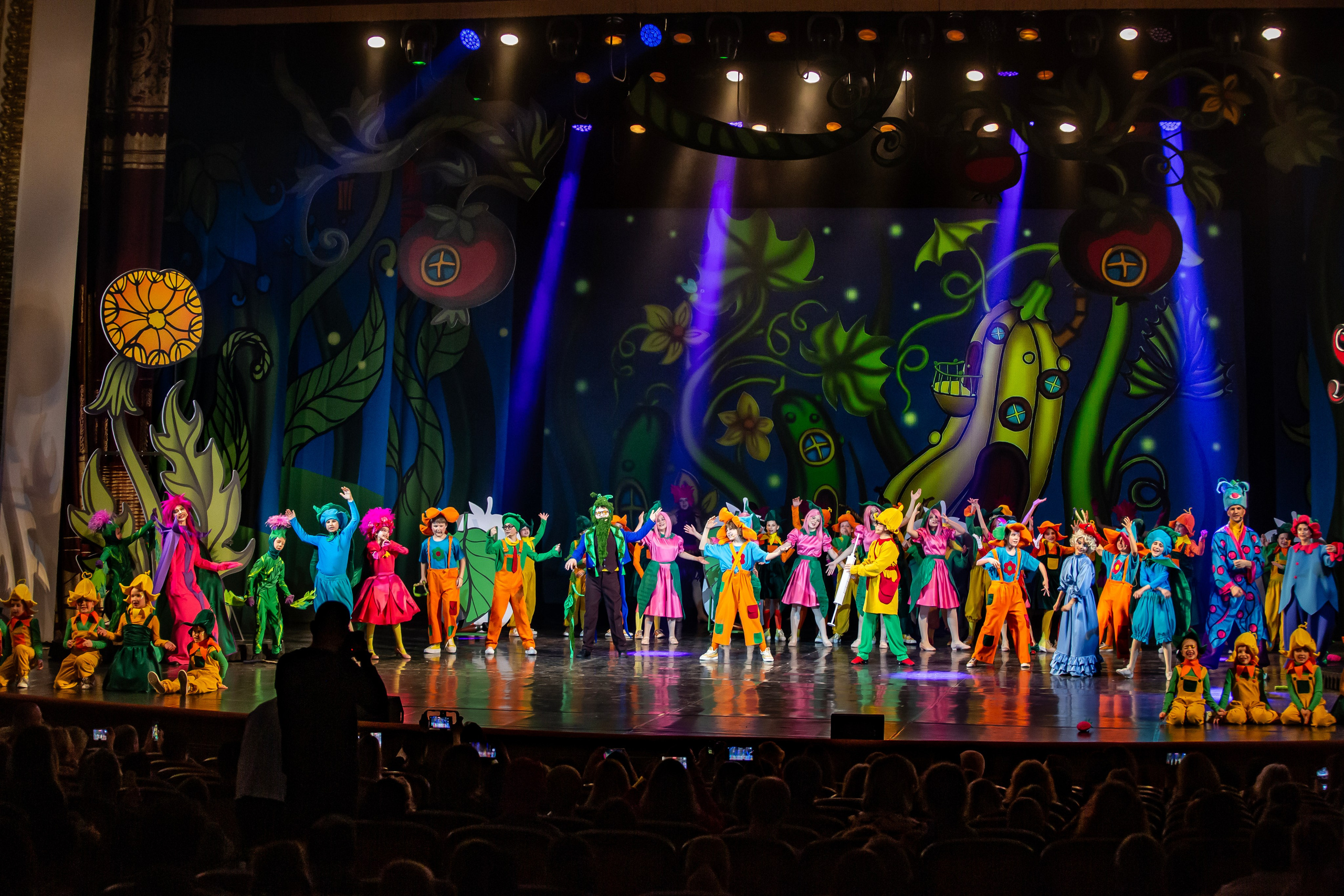 Мюзикл «Незнайка в царстве малюток» премьера Сочи солнышки и Сочи Соло. Фотограф в Сочи Юрий Шептаев