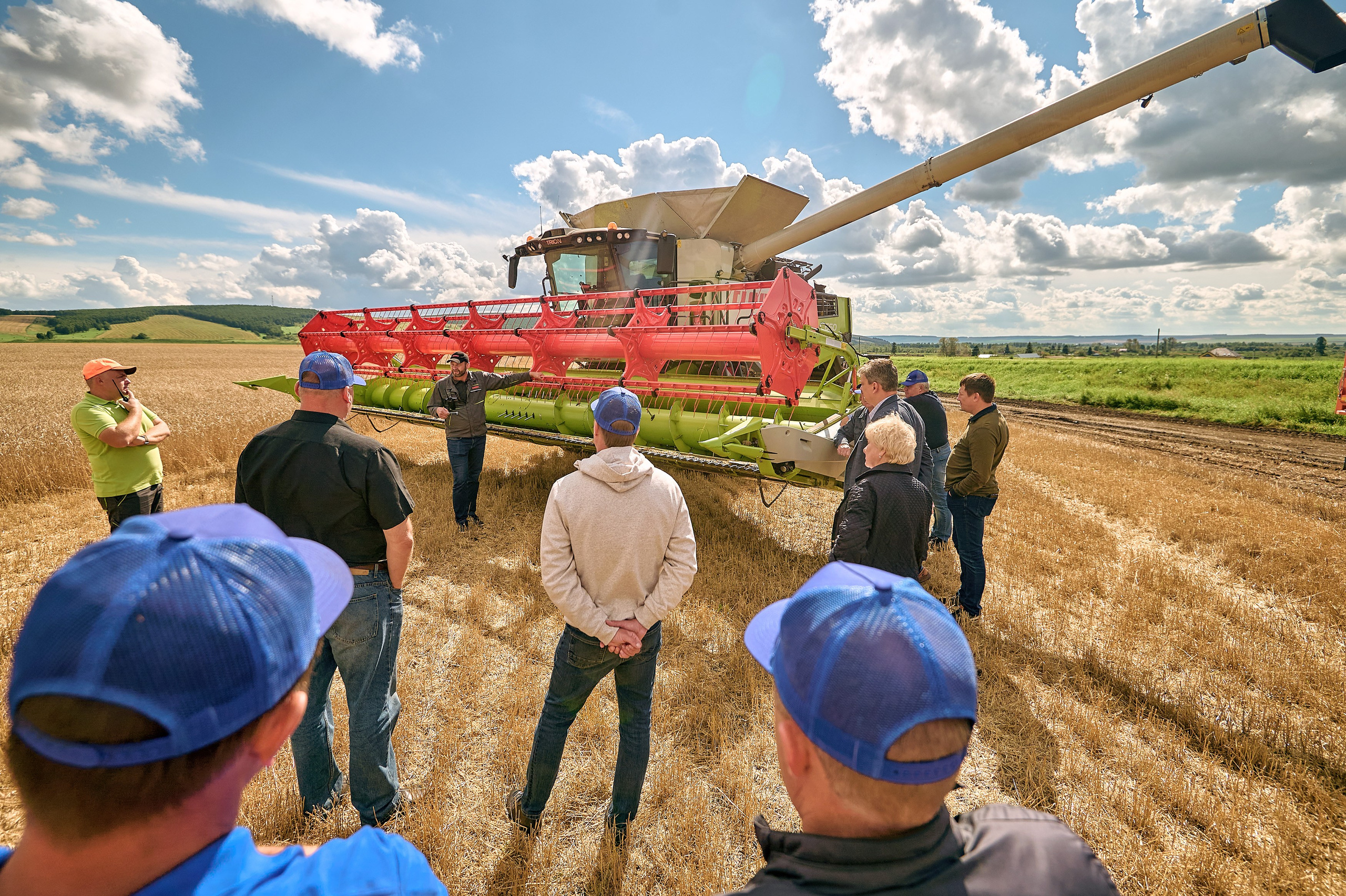Портфолио репортажной фотосъёмки: сельхозтехника "Галактика". Фотограф Яковлев Роман — Красноярск
