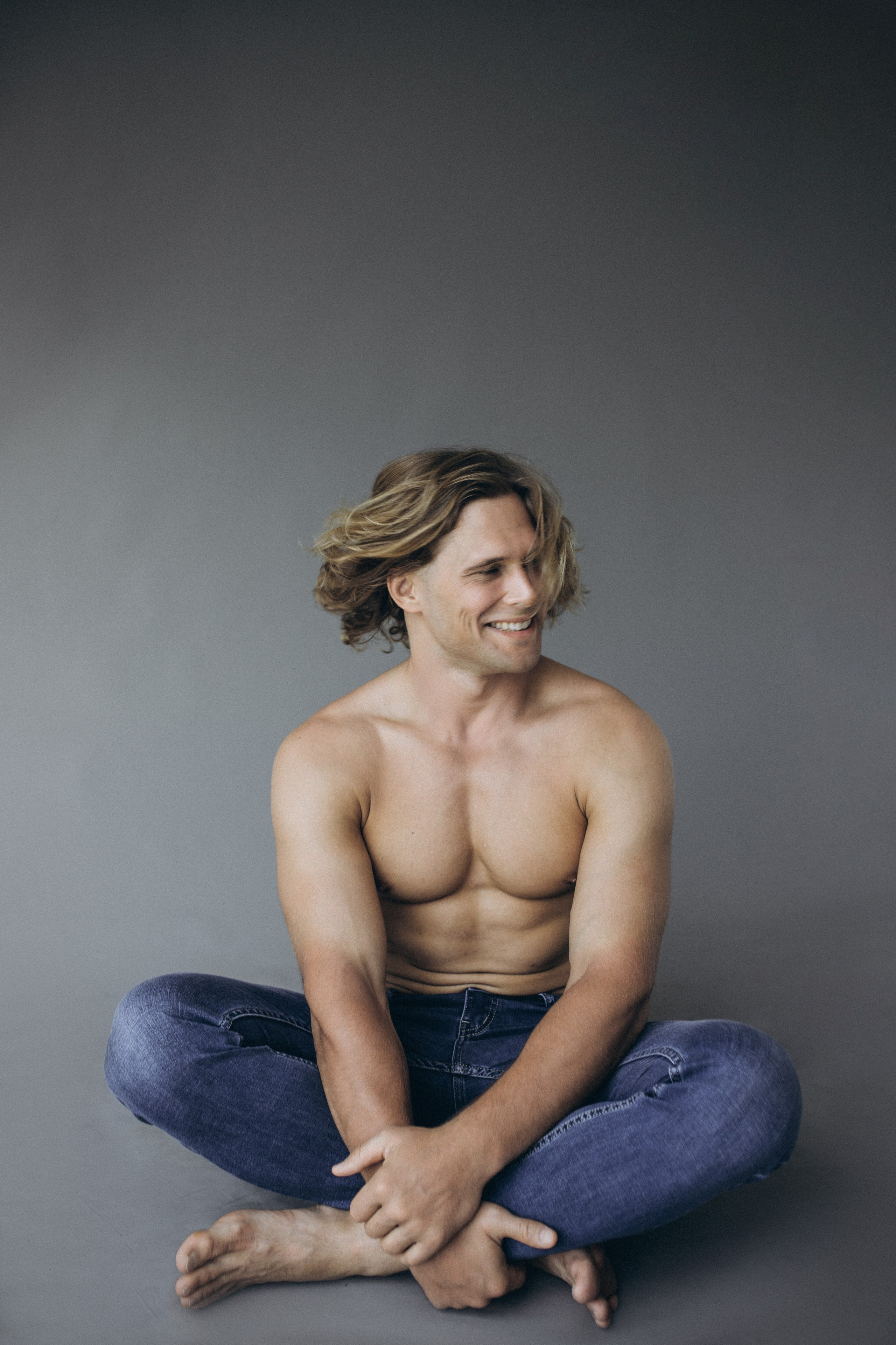 Мужской портрет в студии. Главная