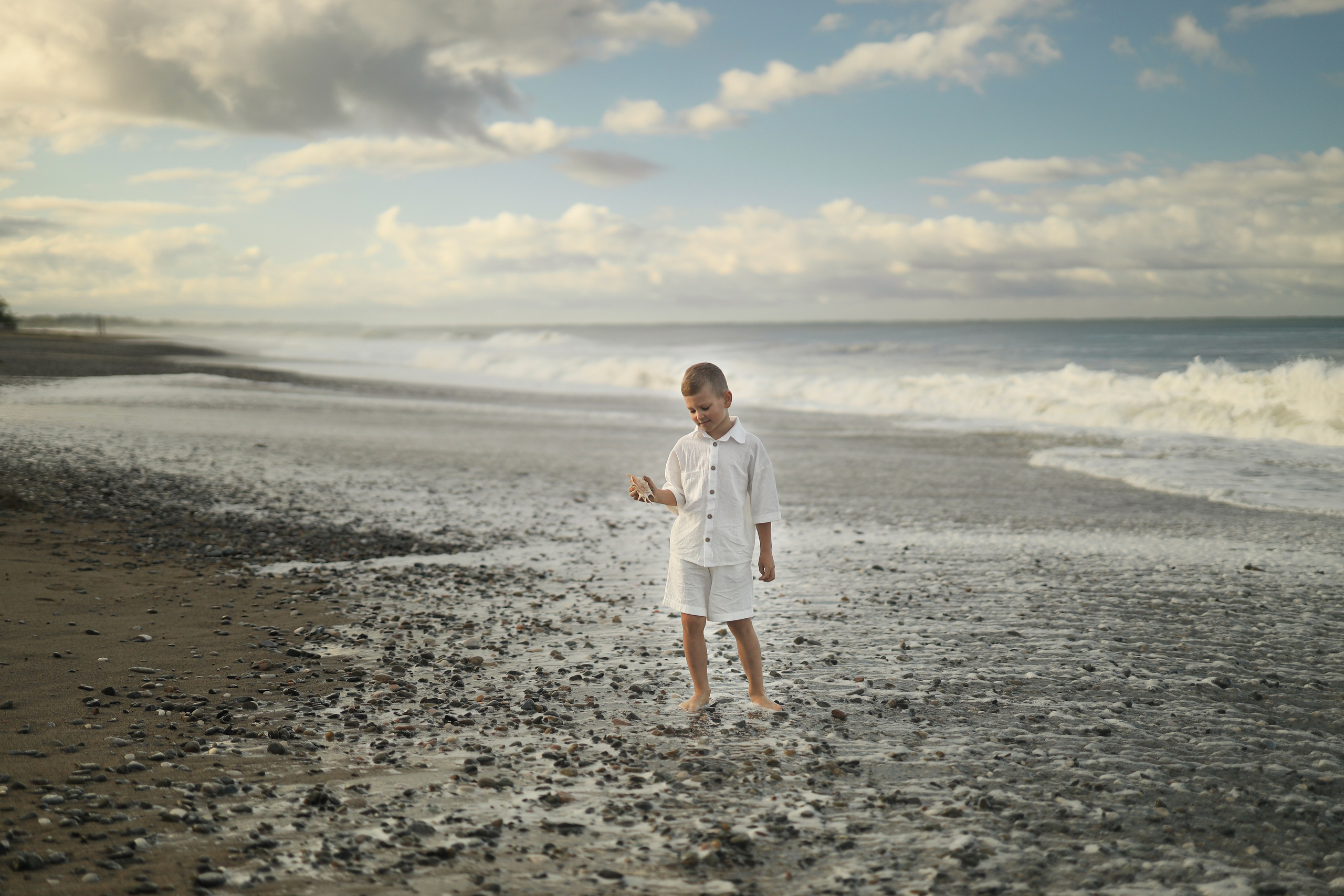 Семейная фотосессия на пляже в Сухуме. Свадебный и семейный фотограф в Абхазии Жанна Соснина