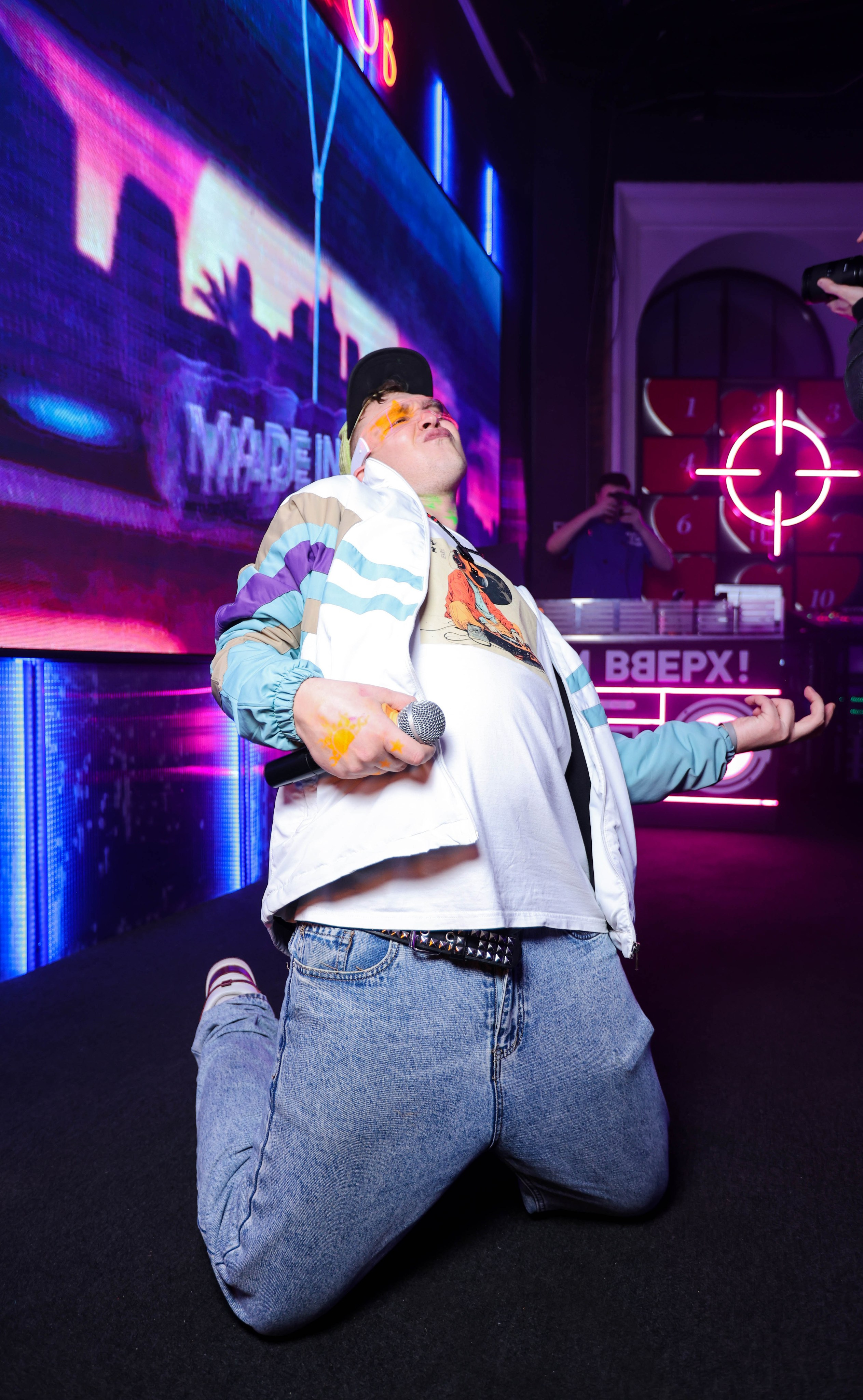 БАР РУКИ ВВЕРХ