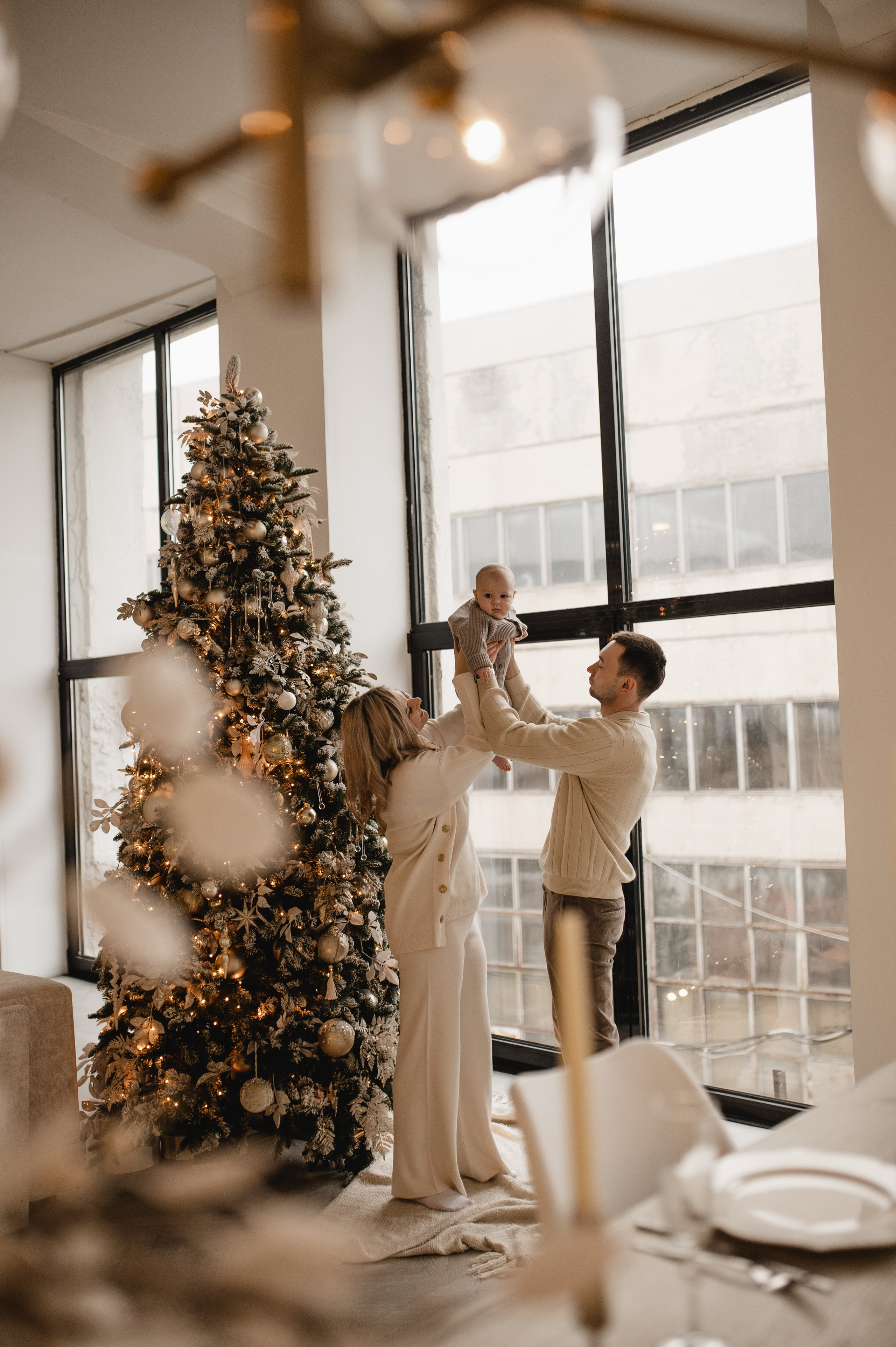 Новогодняя фотосессия в студии с малышом 6 месяцев в Бутово. Семейная фотосессия Бутово Москва фотограф Алина Морщагина
