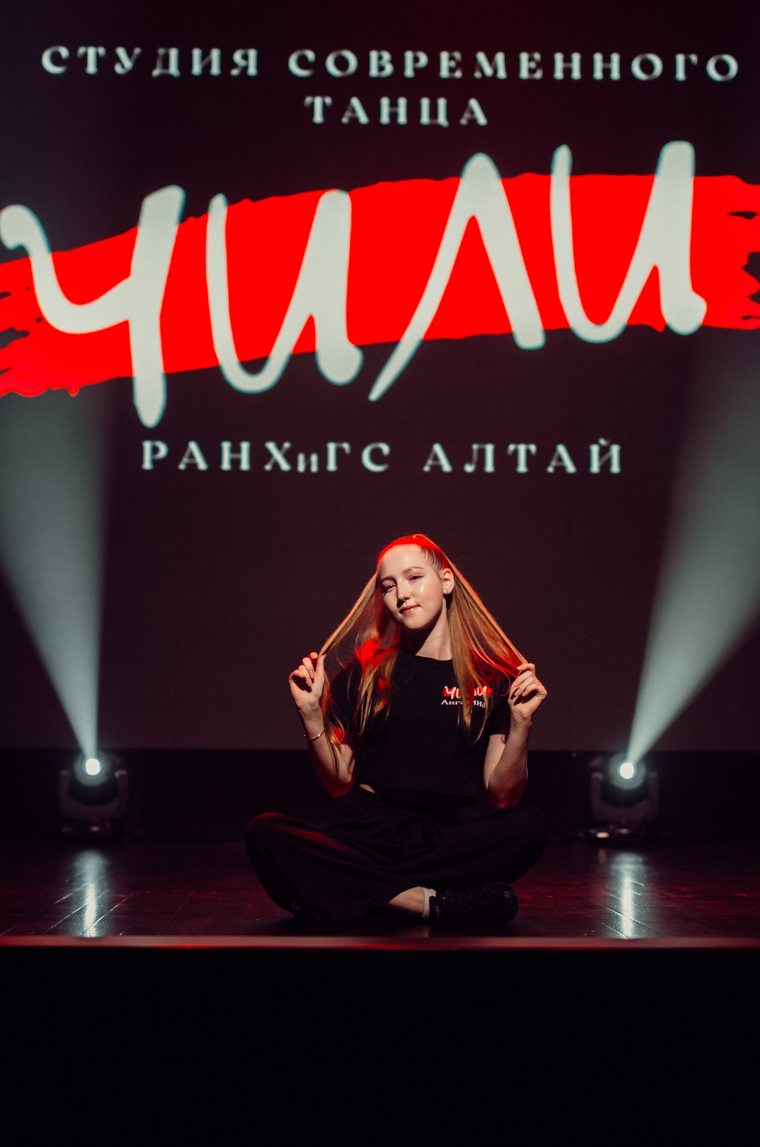 Групповая фотосъемка танцевального коллектива. Денисова Аля — фотограф для парных съемок и индивидуальных историй в Барнауле