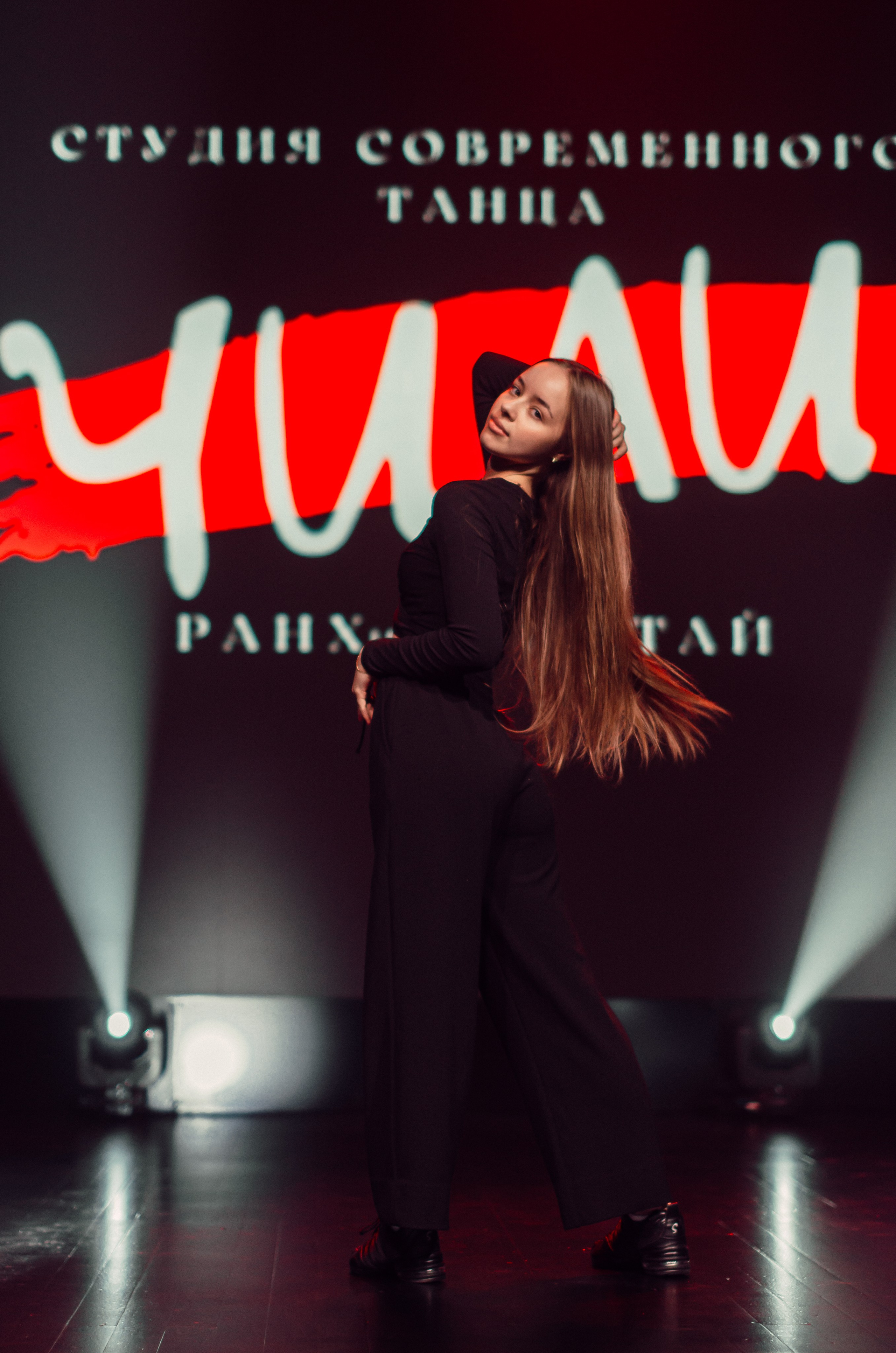 Групповая фотосъемка танцевального коллектива. Денисова Аля — фотограф для парных съемок и индивидуальных историй в Барнауле