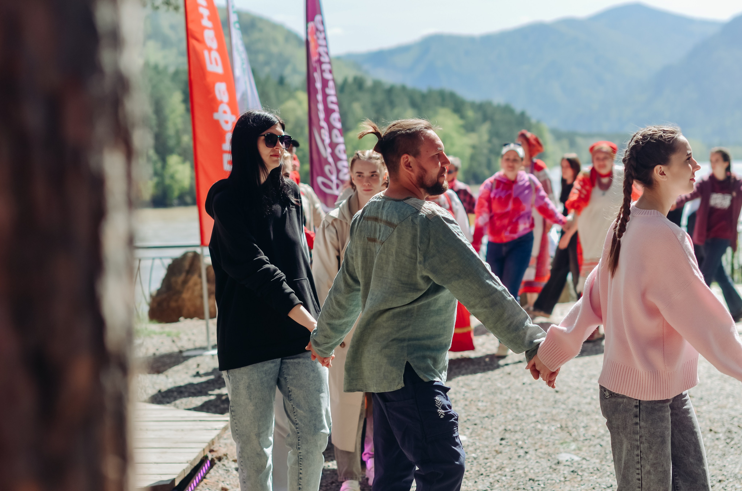 Фестиваль «Цветение Маральника на Алтае 2025». Фоторепортаж. Денисова Аля — фотограф для парных съемок и индивидуальных историй в Барнауле