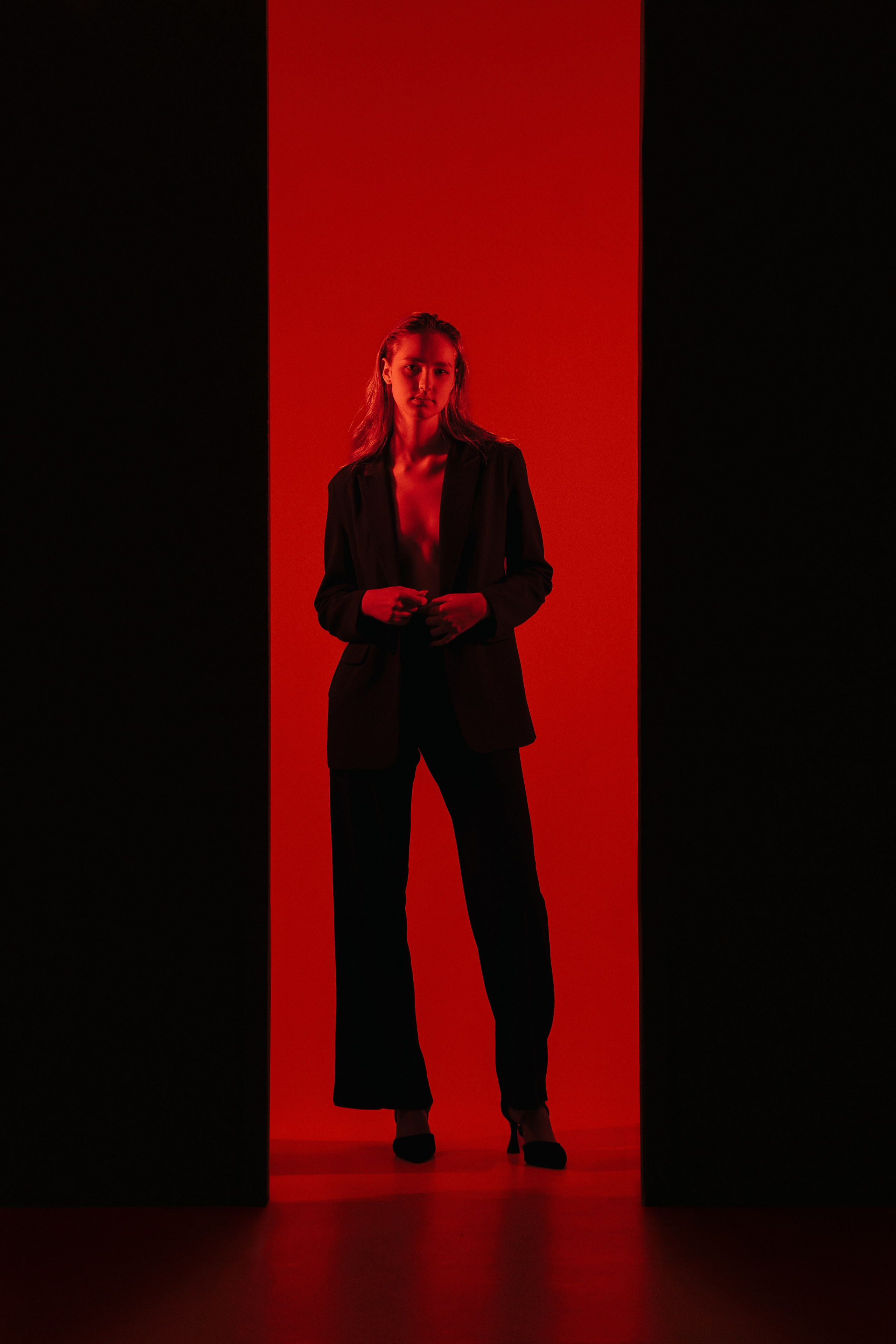 Вика в красном. Паша Страхов — фотограф