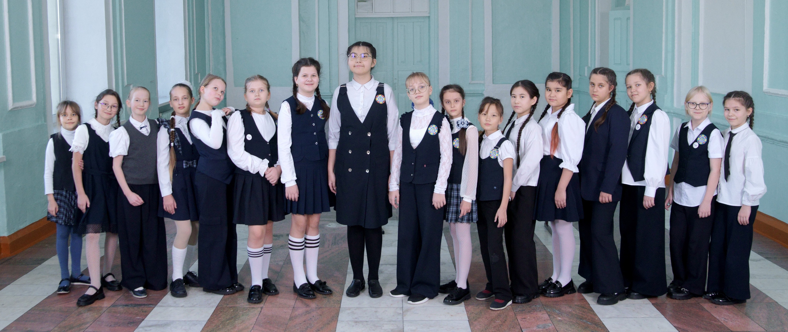 Выпускник начальной школы - сьемка в школе  - все девочки