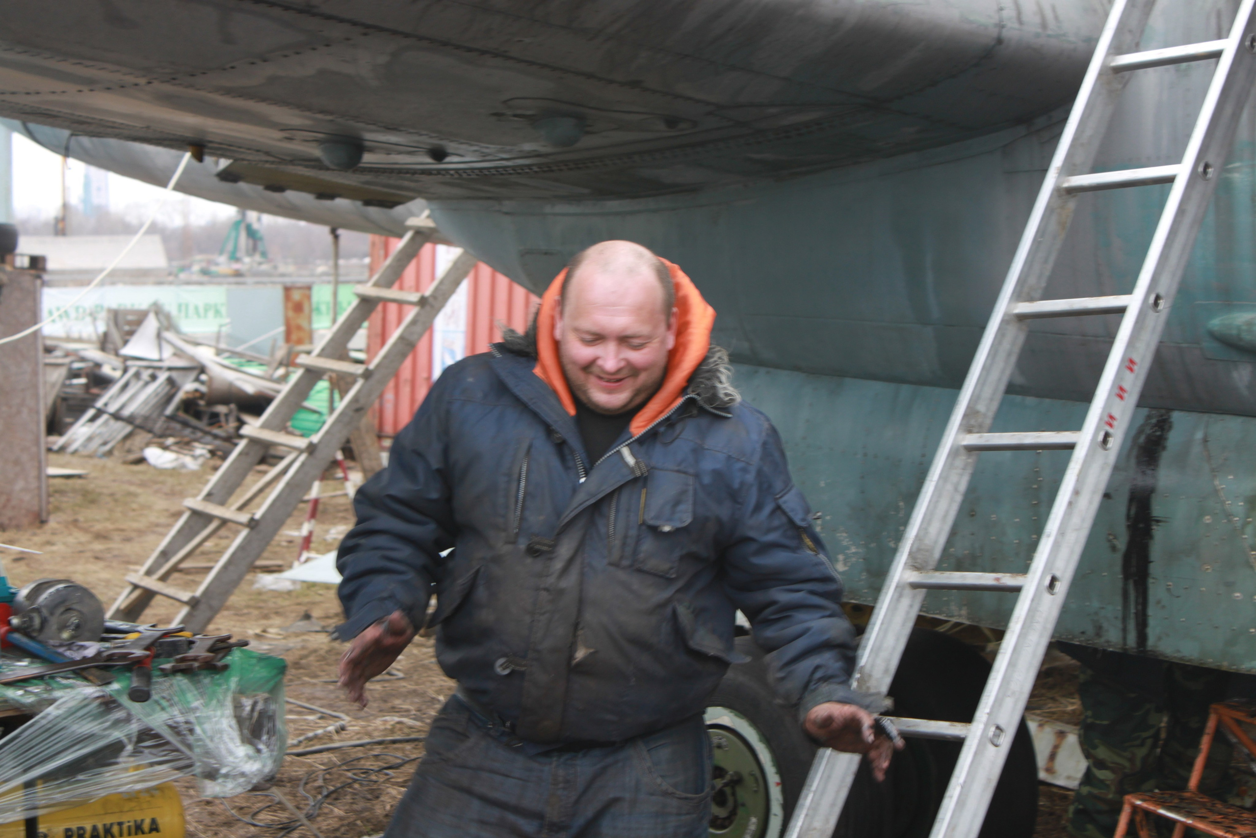 Ил-14Т «Голубая Мечта» работы в Тушино (2011 г.). Фотоальбом показывающий увлекательный мир авиации и мир медведей Андрея Иванова