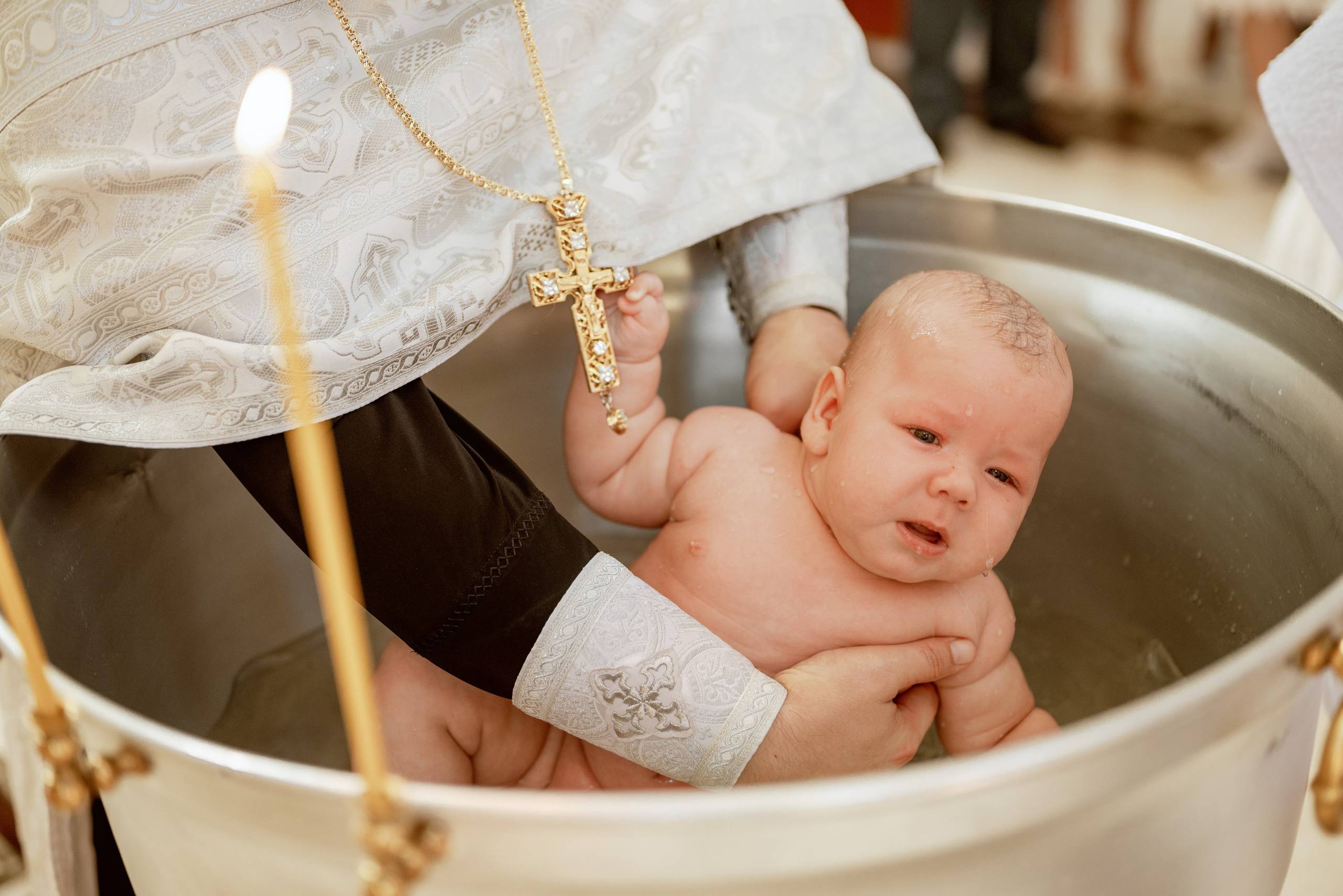Крещение в светлом храме. Юлия Басня семейный и свадебный фотограф в Донецке