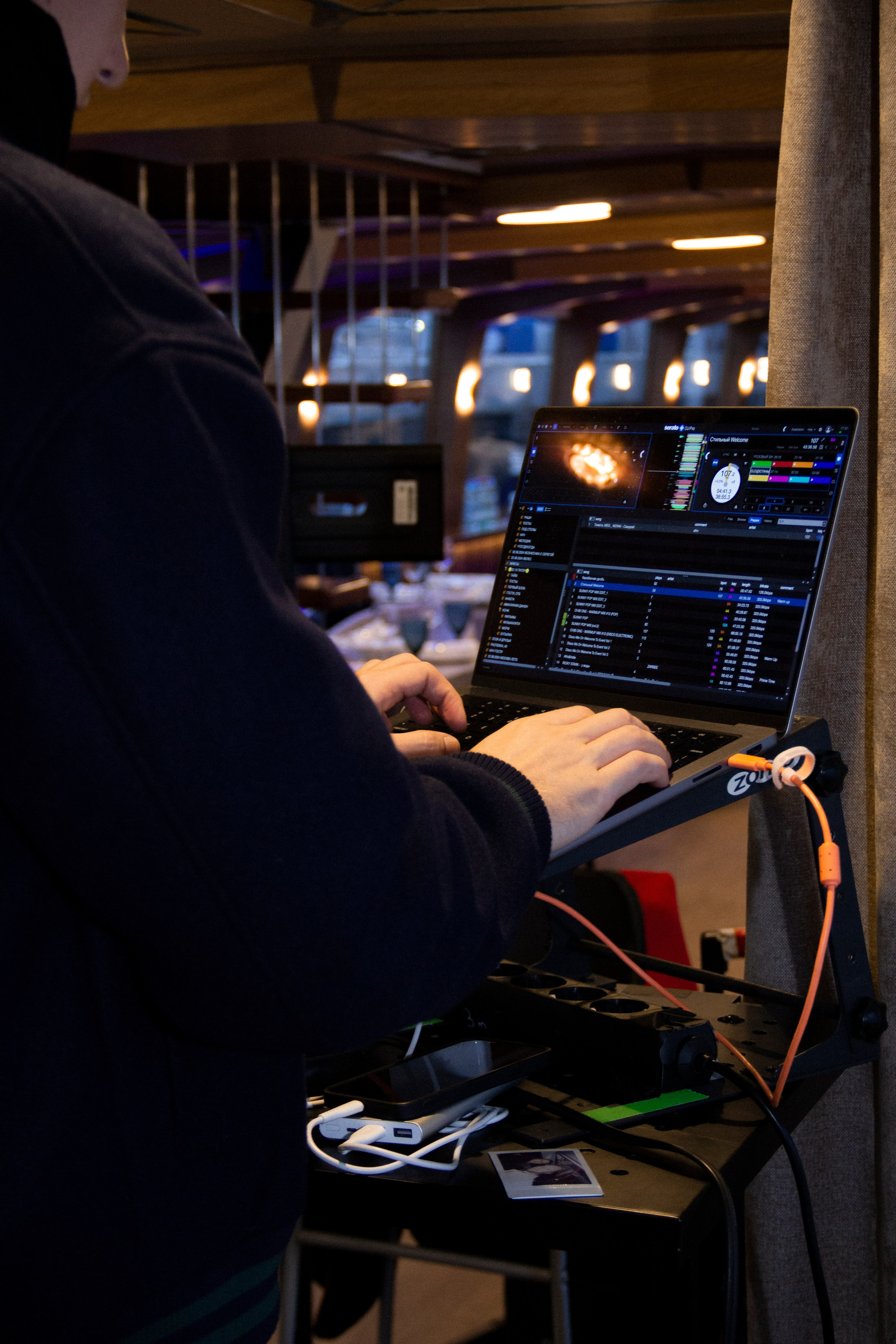 Съемка для сайта аренды катеров в Санкт-Петербурге, подготовка к свадебной прогулке по рекам и каналам. Фотограф в Санкт-Петербурге Смирнова Диана