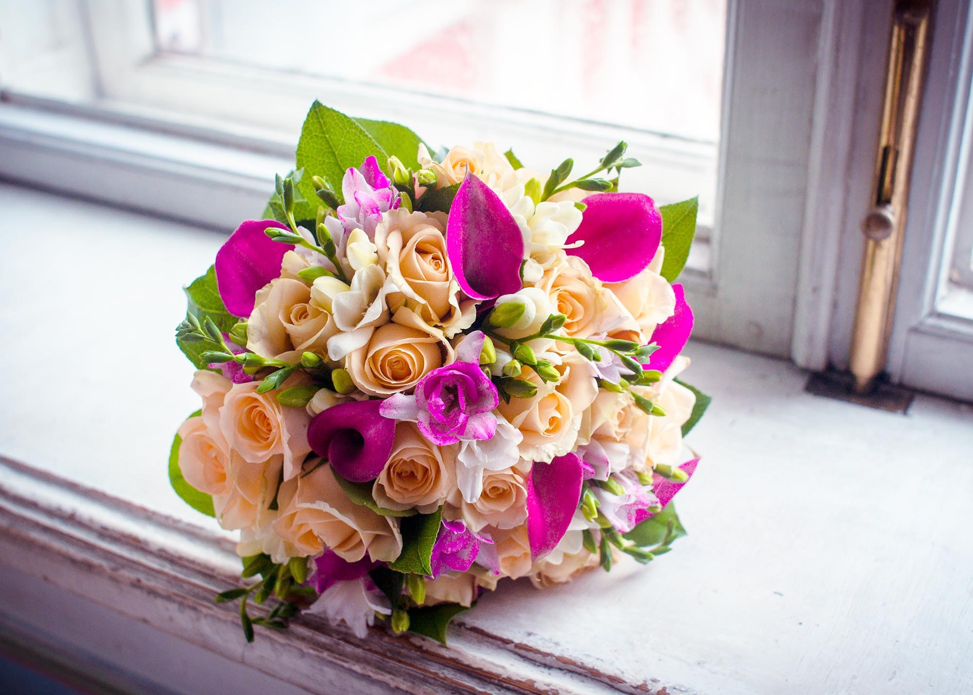 Свабедная фотосессия после ЗАГСа в Кусково для Арины и Романа. Фотограф Москва