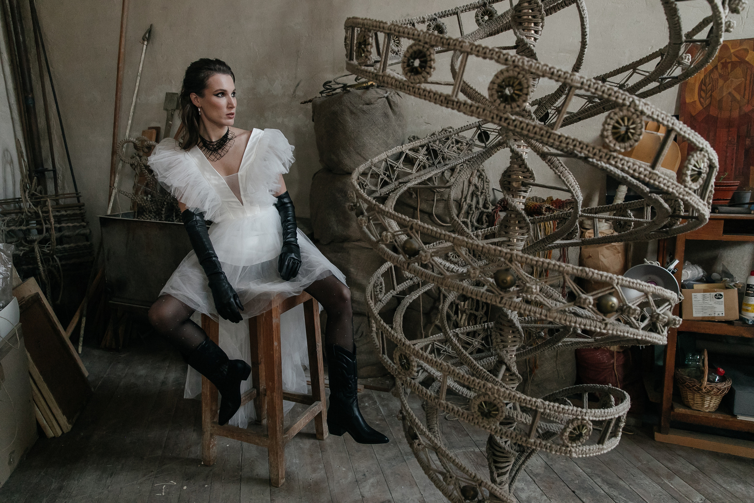 Свадебная фотосессия в мастерской. Свадебный фотограф в Москве Элина Ларченкова. Фото, которые цепляют