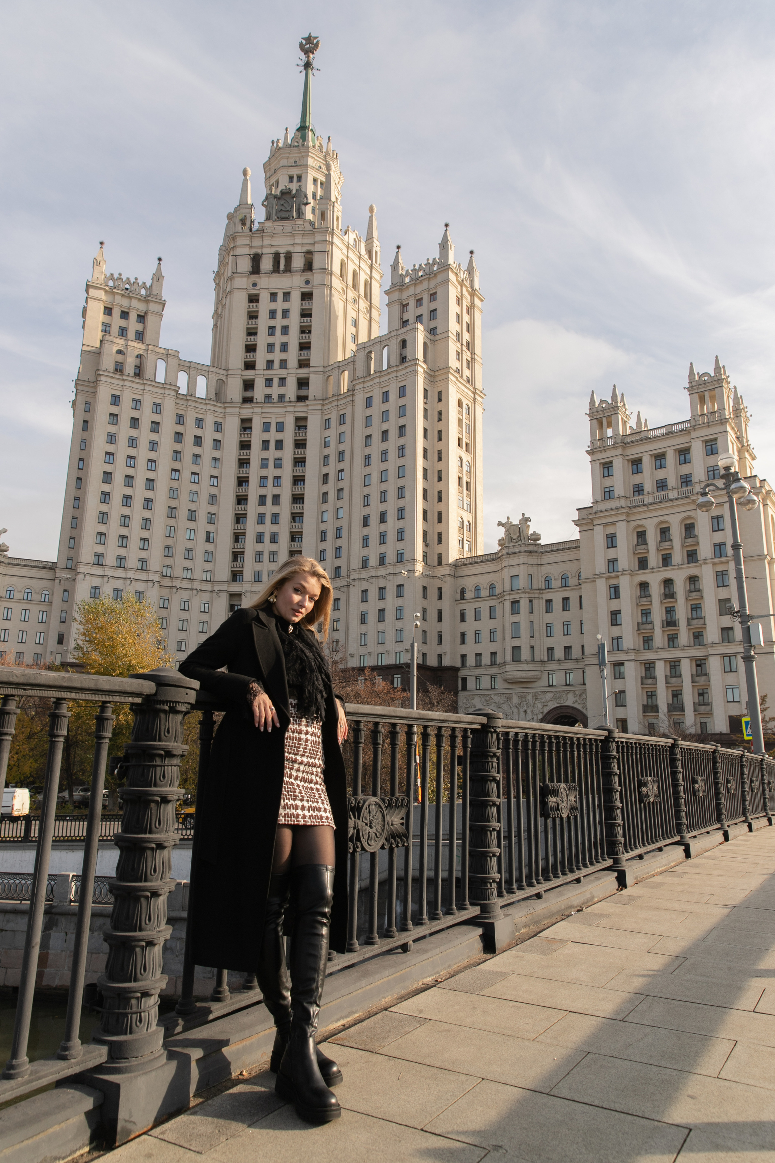 Фотосессия у высотки на Котельнической. Свадебный фотограф в Москве Элина Ларченкова. Фото, которые цепляют