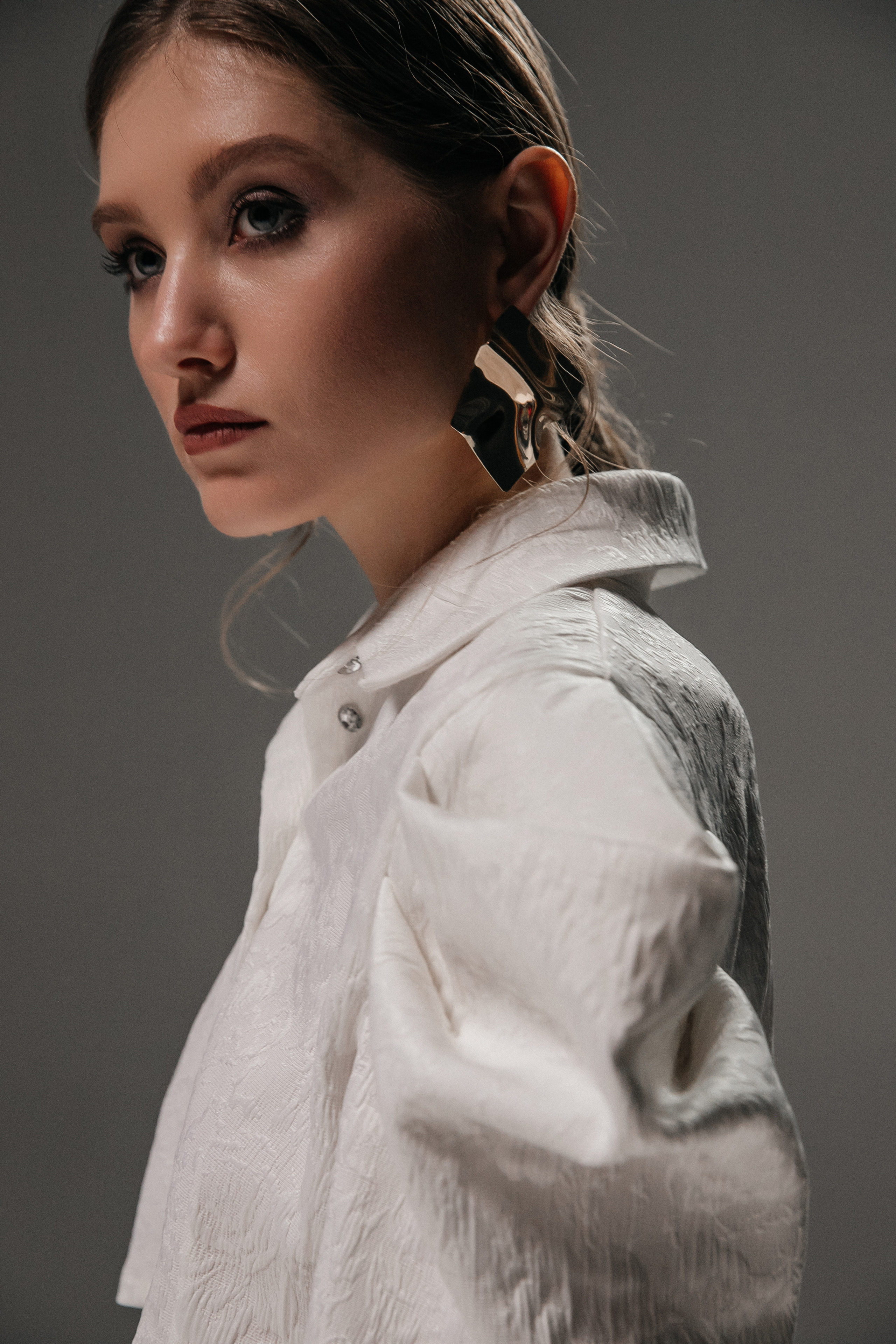 Женский портрет с постоянным светом в студии. Свадебный фотограф в Москве Элина Ларченкова. Фото, которые цепляют