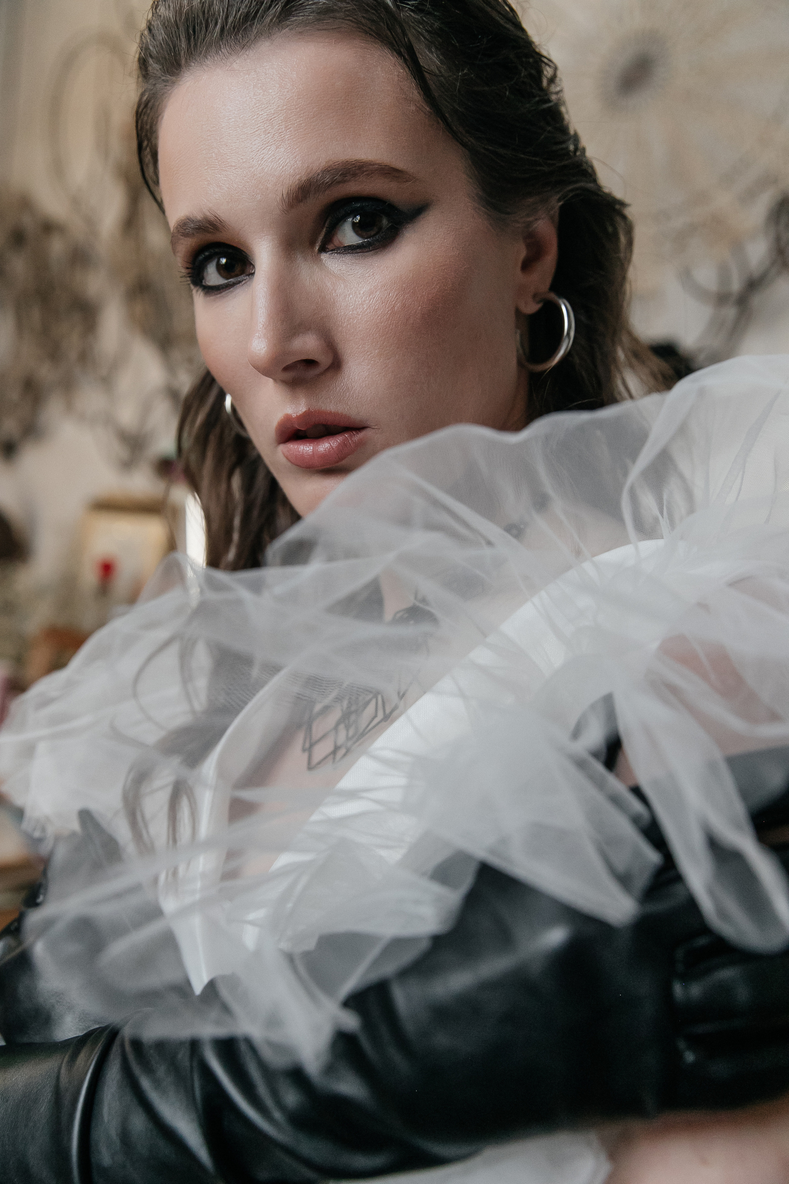 Свадебная фотосессия в мастерской. Свадебный фотограф в Москве Элина Ларченкова. Фото, которые цепляют