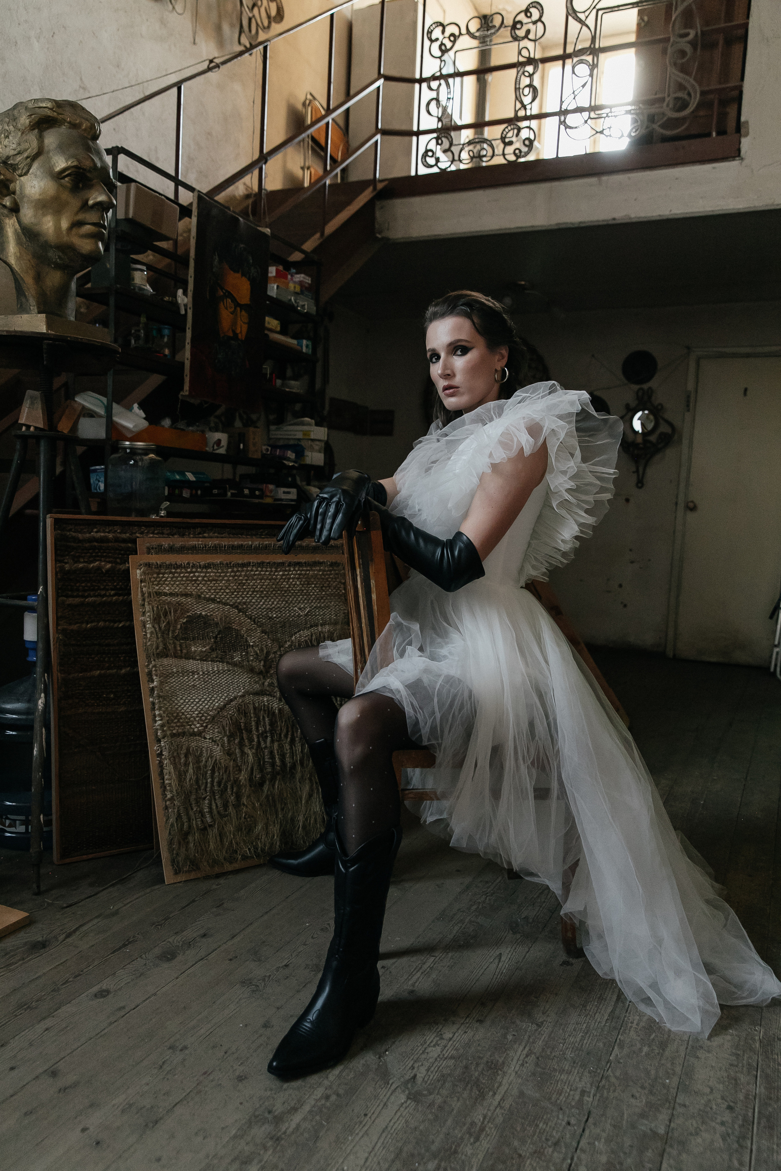 Свадебная фотосессия в мастерской. Свадебный фотограф в Москве Элина Ларченкова. Фото, которые цепляют