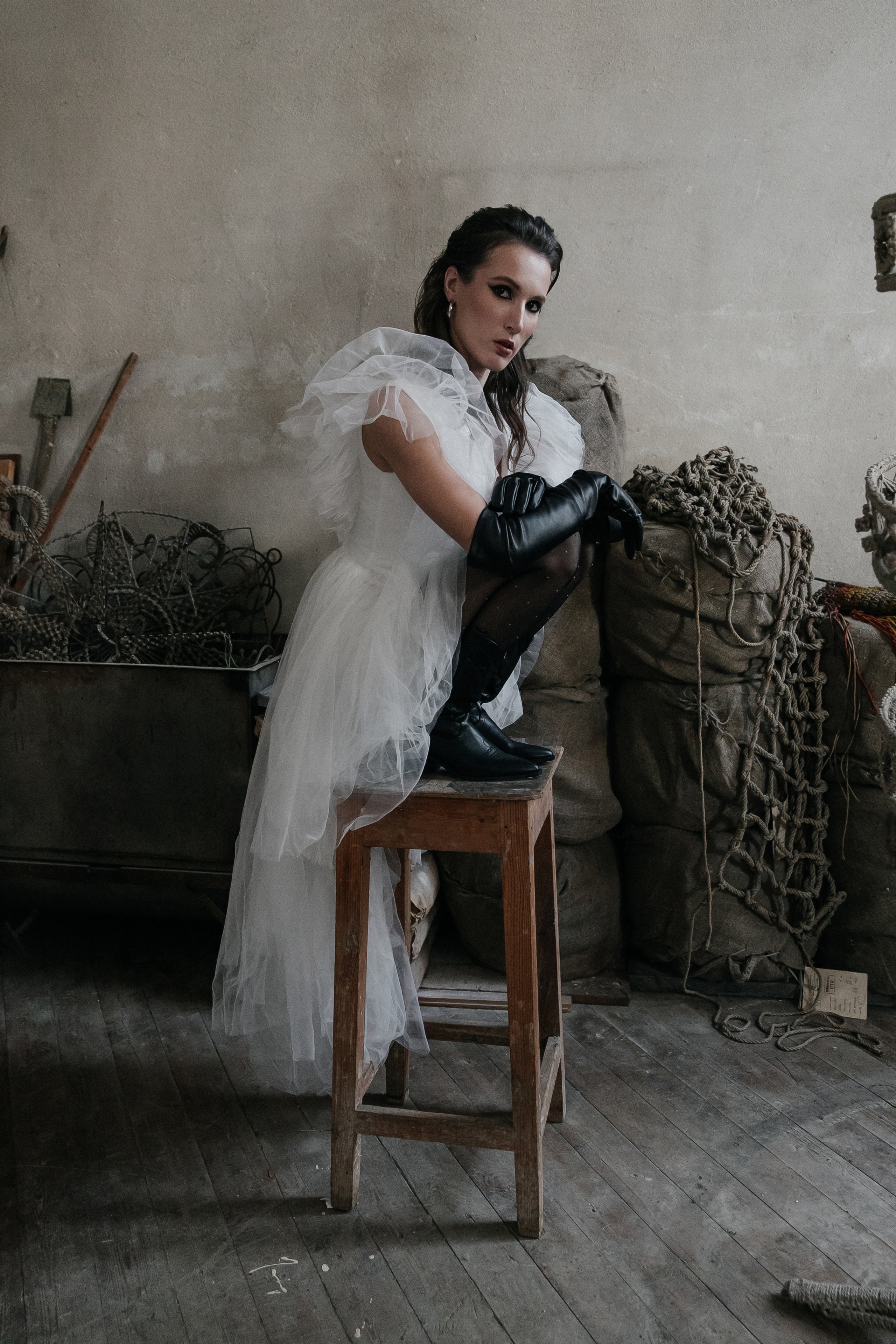 Свадебная фотосессия в мастерской. Свадебный фотограф в Москве Элина Ларченкова. Фото, которые цепляют