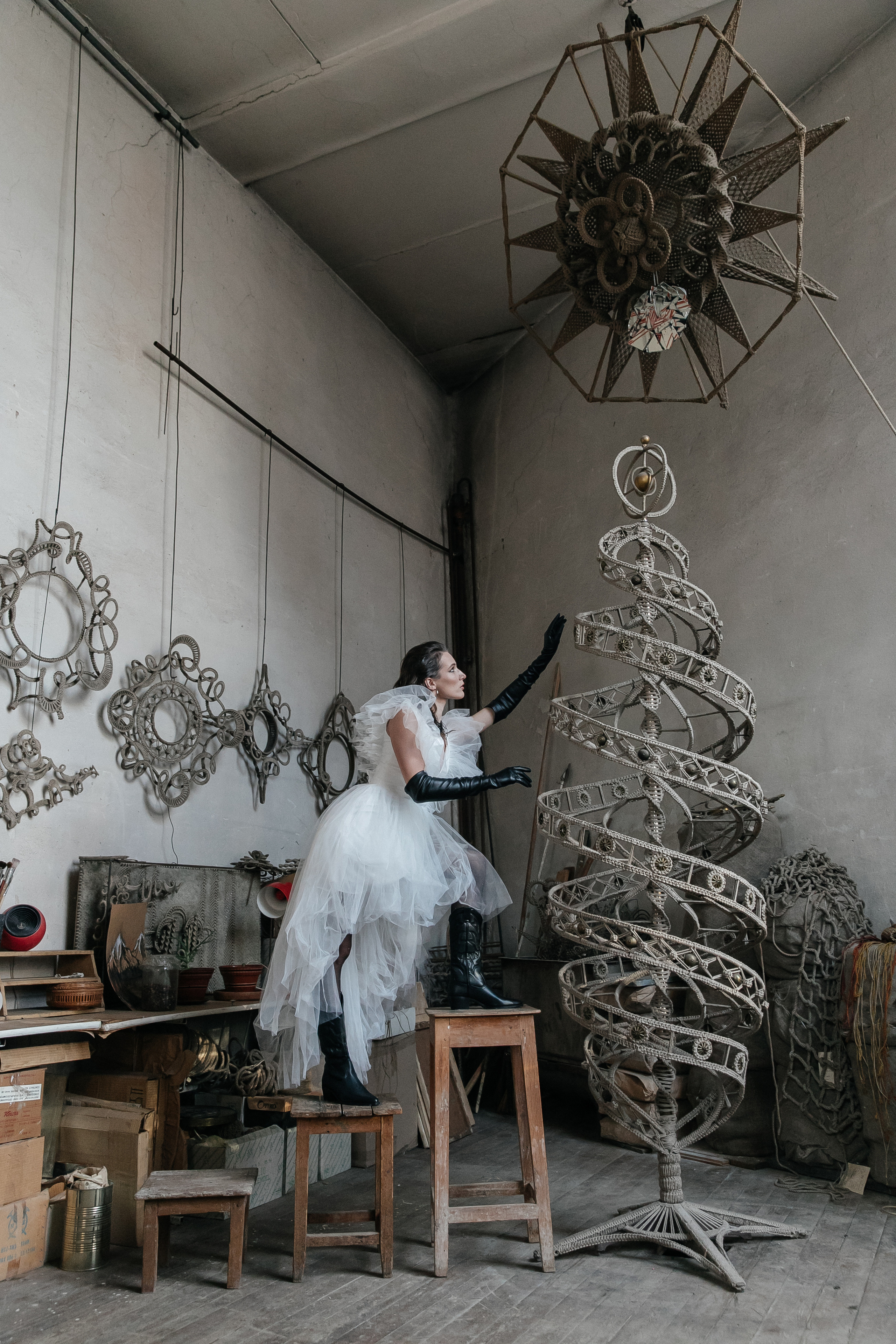 Свадебная фотосессия в мастерской. Свадебный фотограф в Москве Элина Ларченкова. Фото, которые цепляют