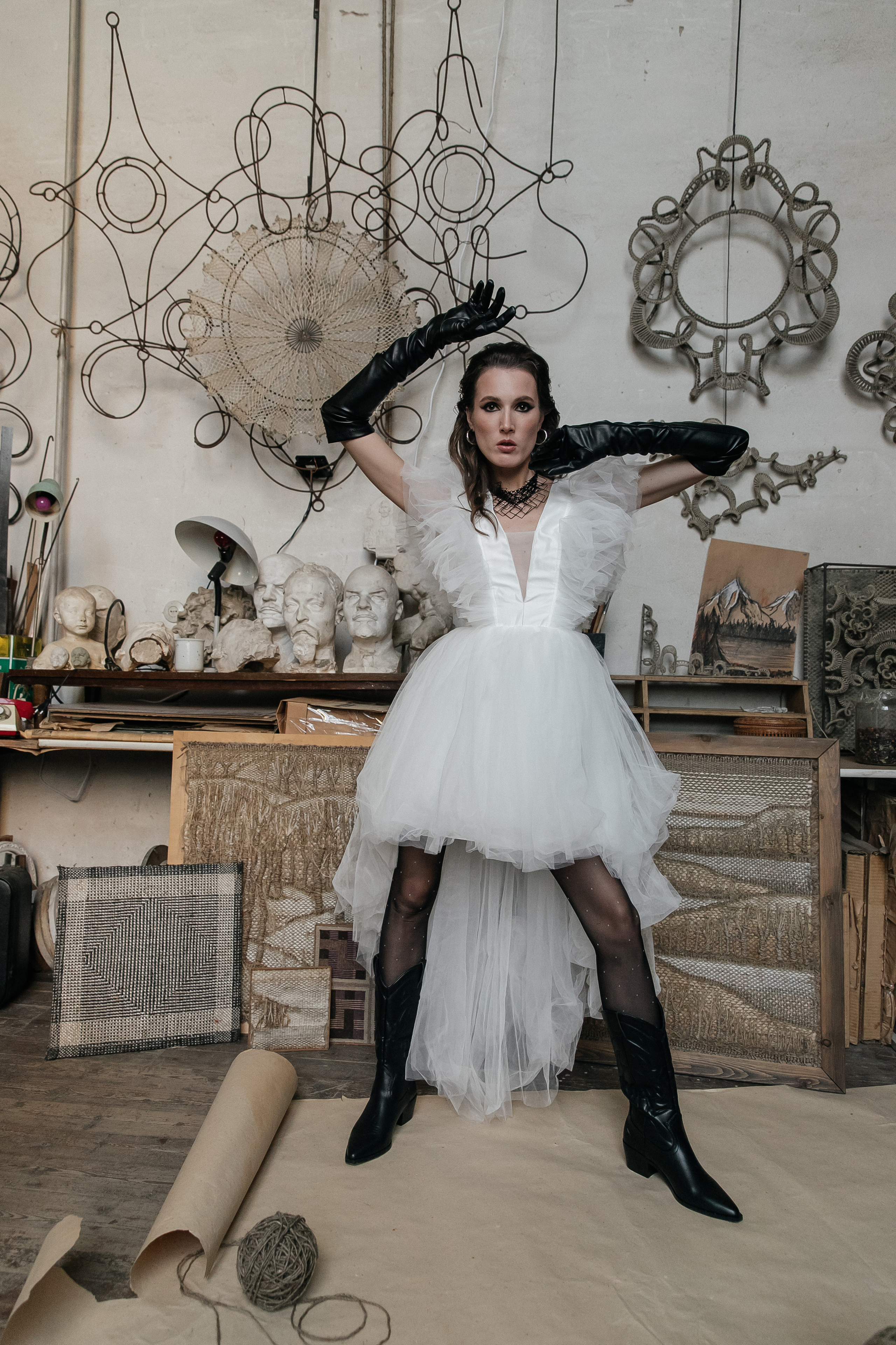 Свадебная фотосессия в мастерской. Свадебный фотограф в Москве Элина Ларченкова. Фото, которые цепляют