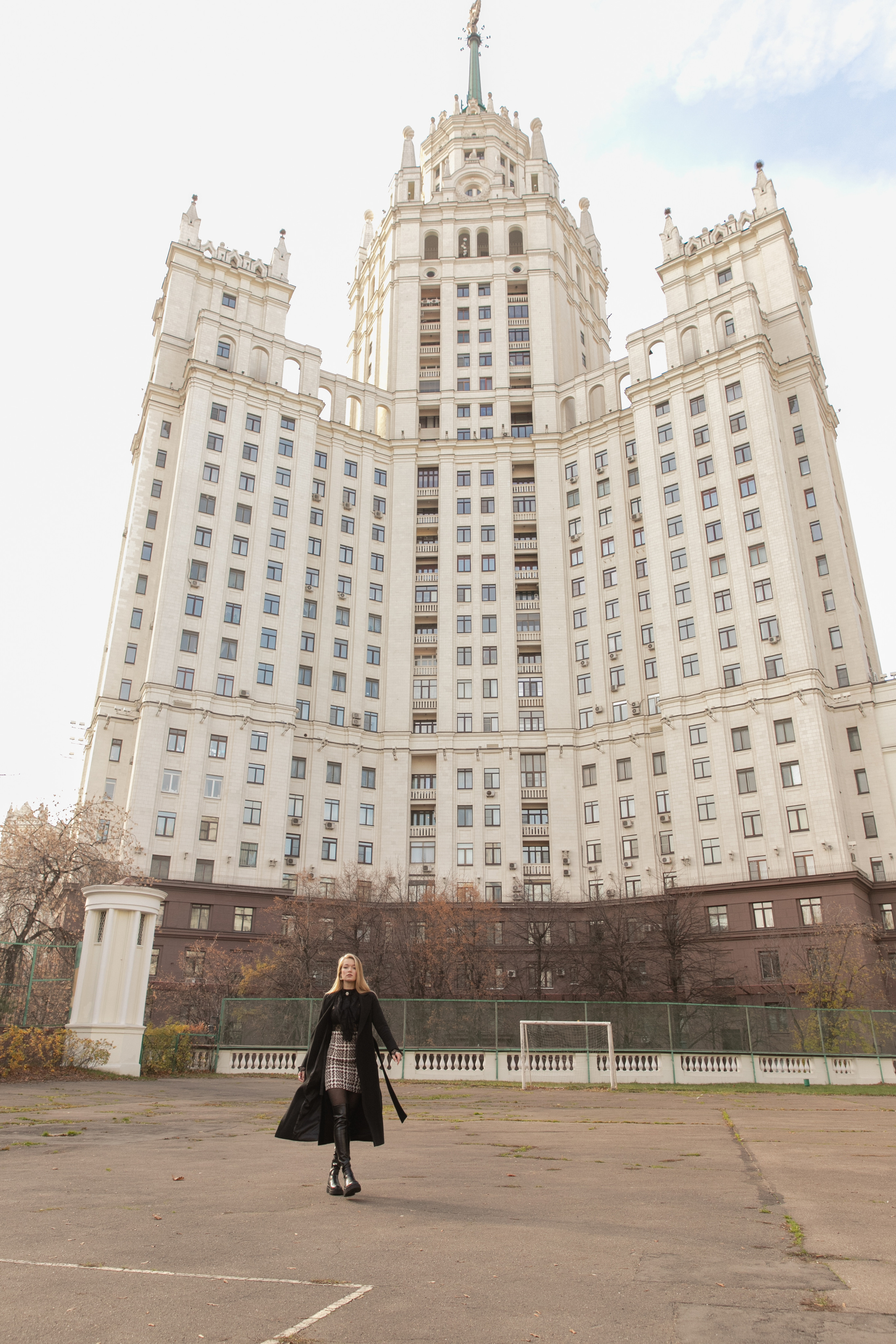 Фотосессия у высотки на Котельнической. Свадебный фотограф в Москве Элина Ларченкова. Фото, которые цепляют