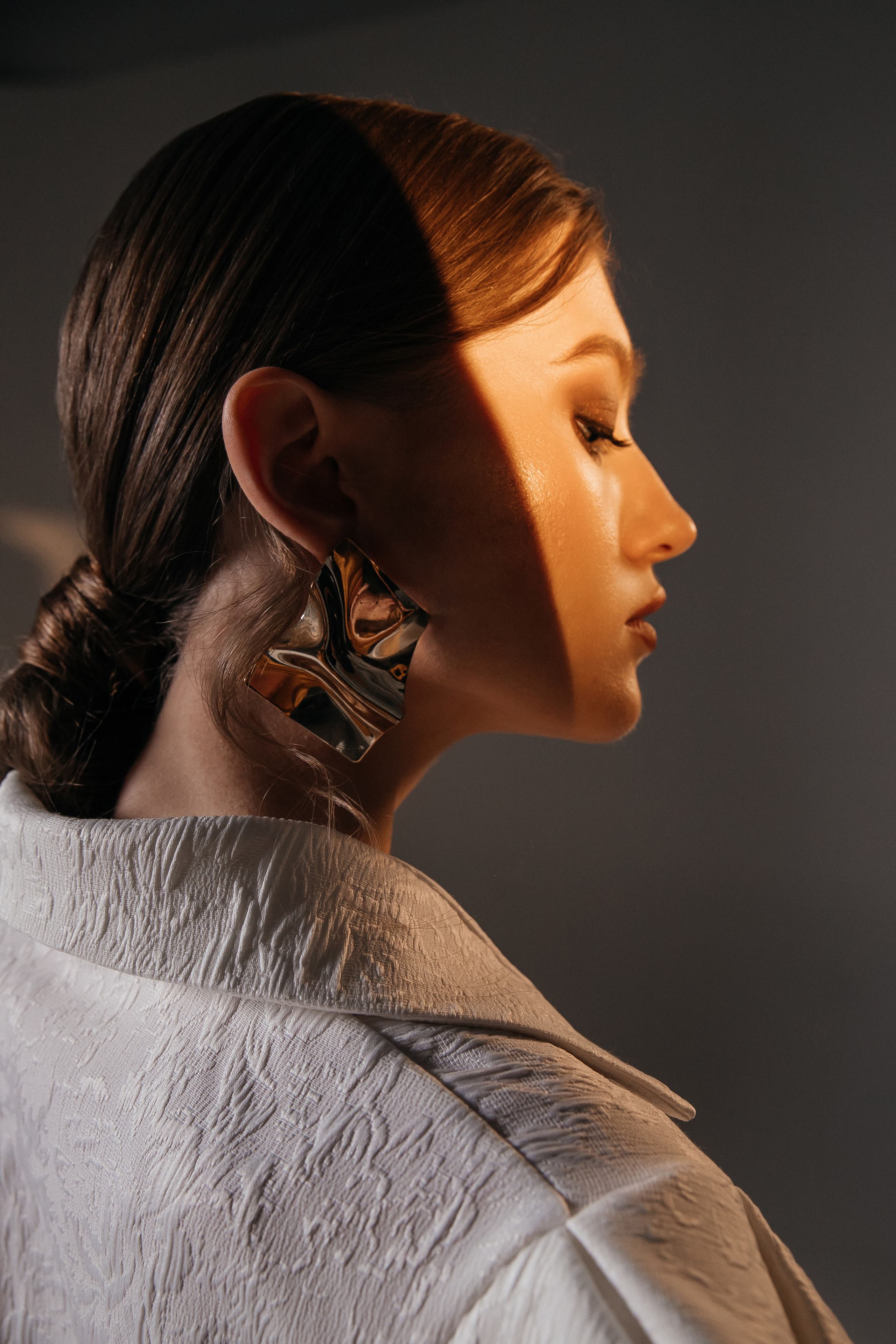 Женский портрет с постоянным светом в студии. Свадебный фотограф в Москве Элина Ларченкова. Фото, которые цепляют