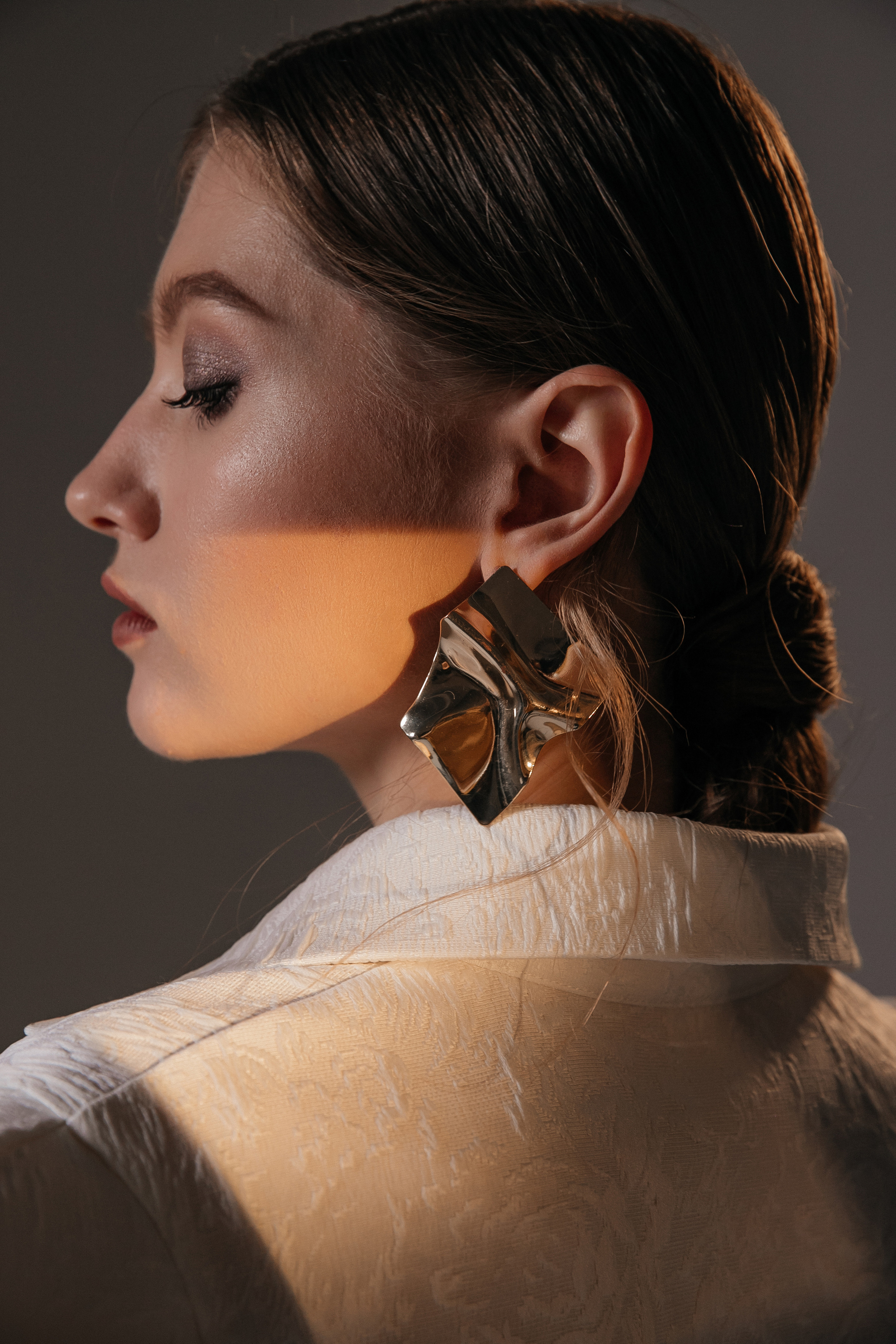 Женский портрет с постоянным светом в студии. Свадебный фотограф в Москве Элина Ларченкова. Фото, которые цепляют