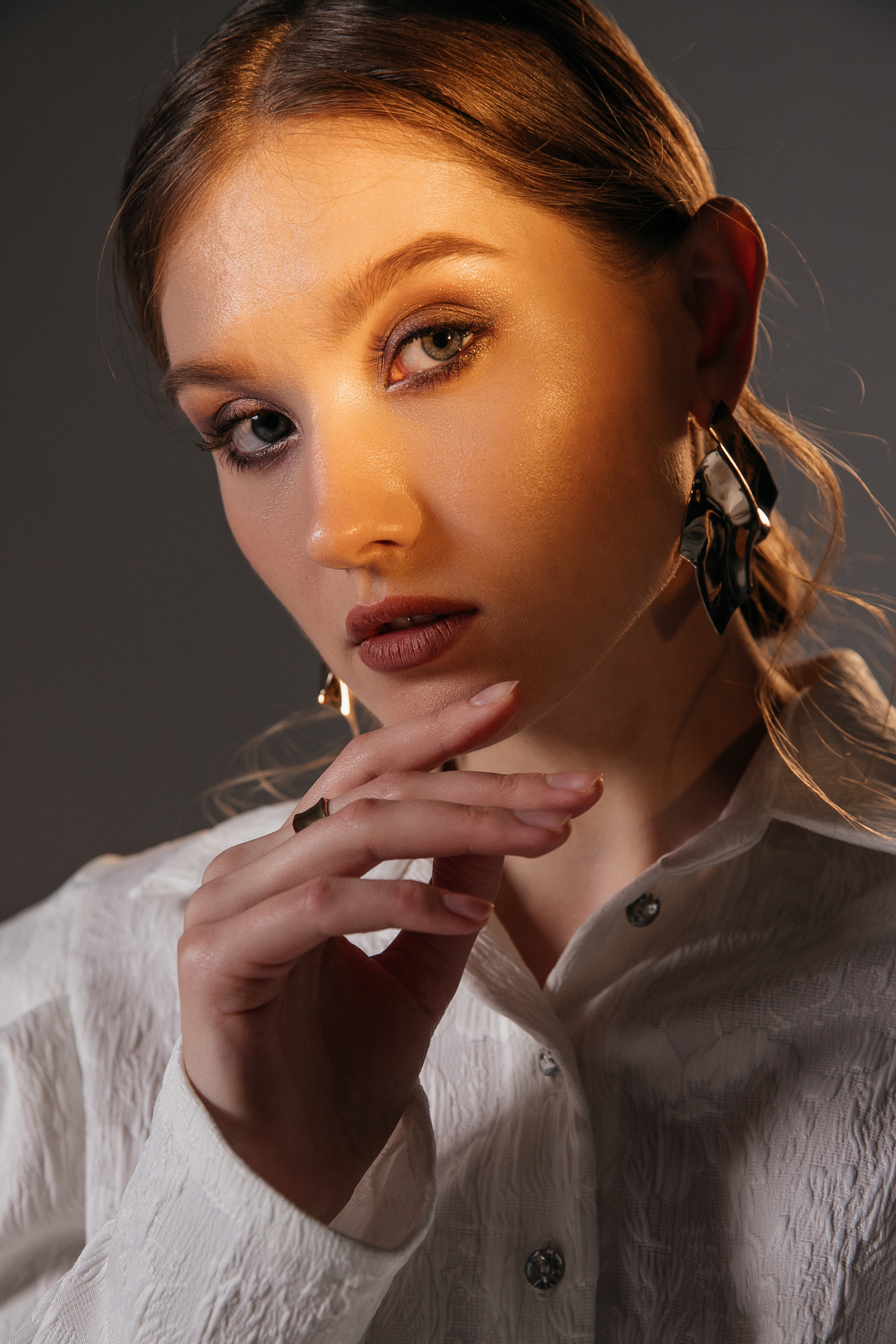 Женский портрет с постоянным светом в студии. Свадебный фотограф в Москве Элина Ларченкова. Фото, которые цепляют