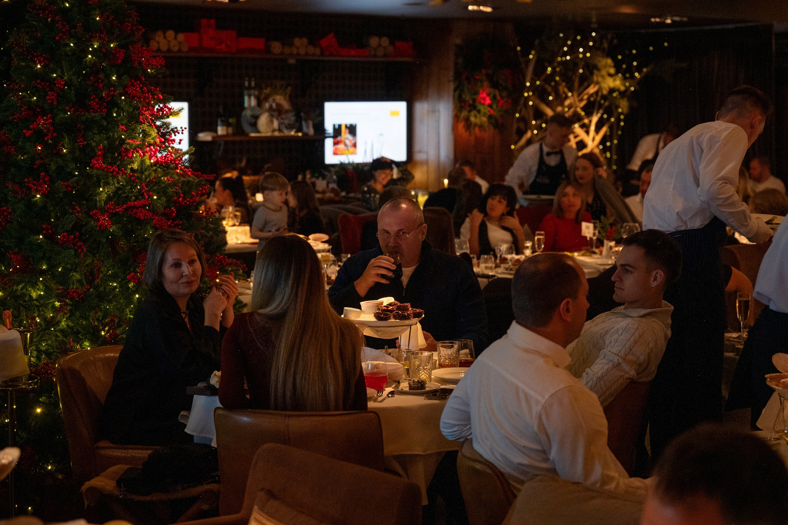 Новый год 2025 в ресторане Red Fox. Репортажный фотограф в Красной Поляне и Сочи Павлюченко Екатерина