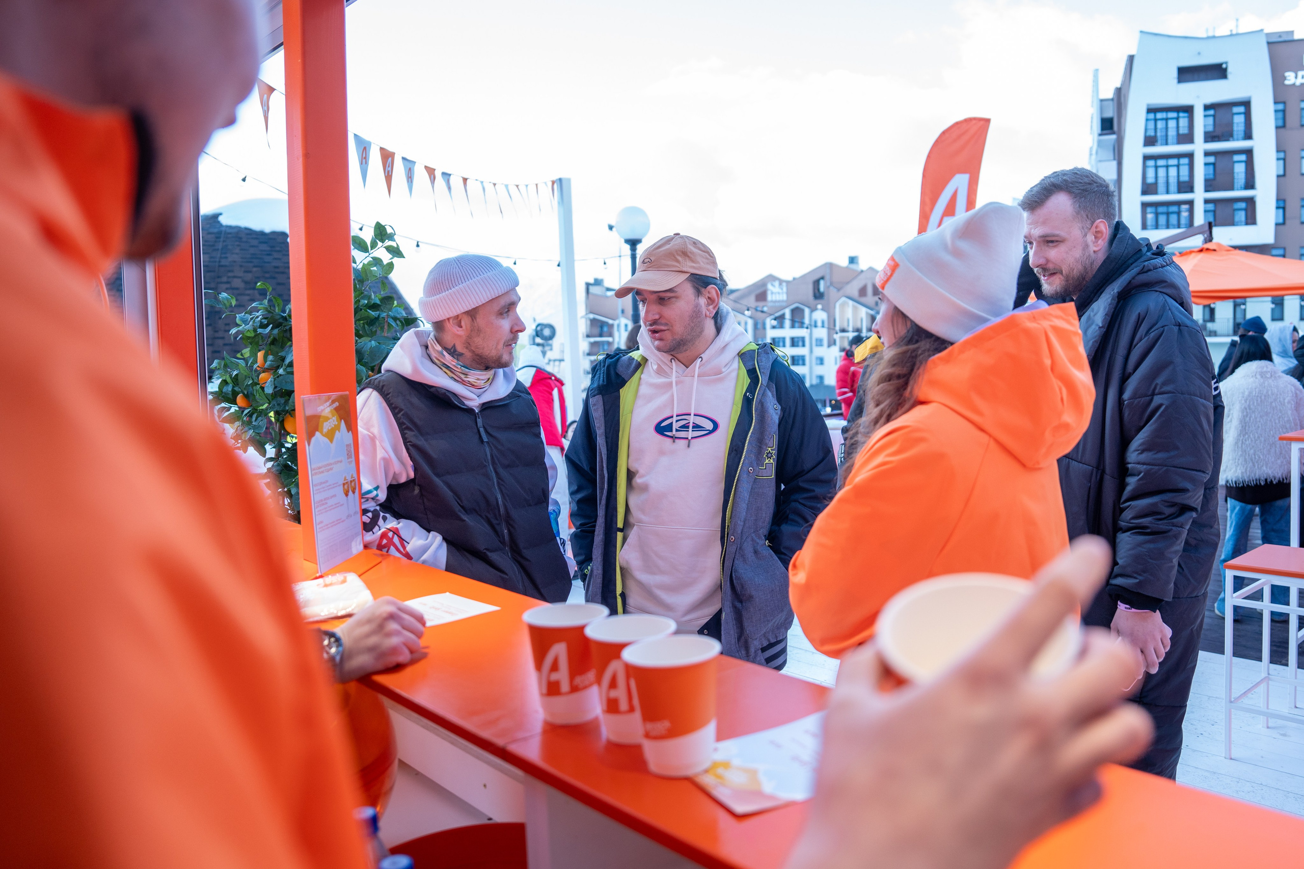 Фотоотчет партнерской интеграции Aperol Spritz на Роза Фест 2025. Репортажный фотограф в Красной Поляне и Сочи Павлюченко Екатерина