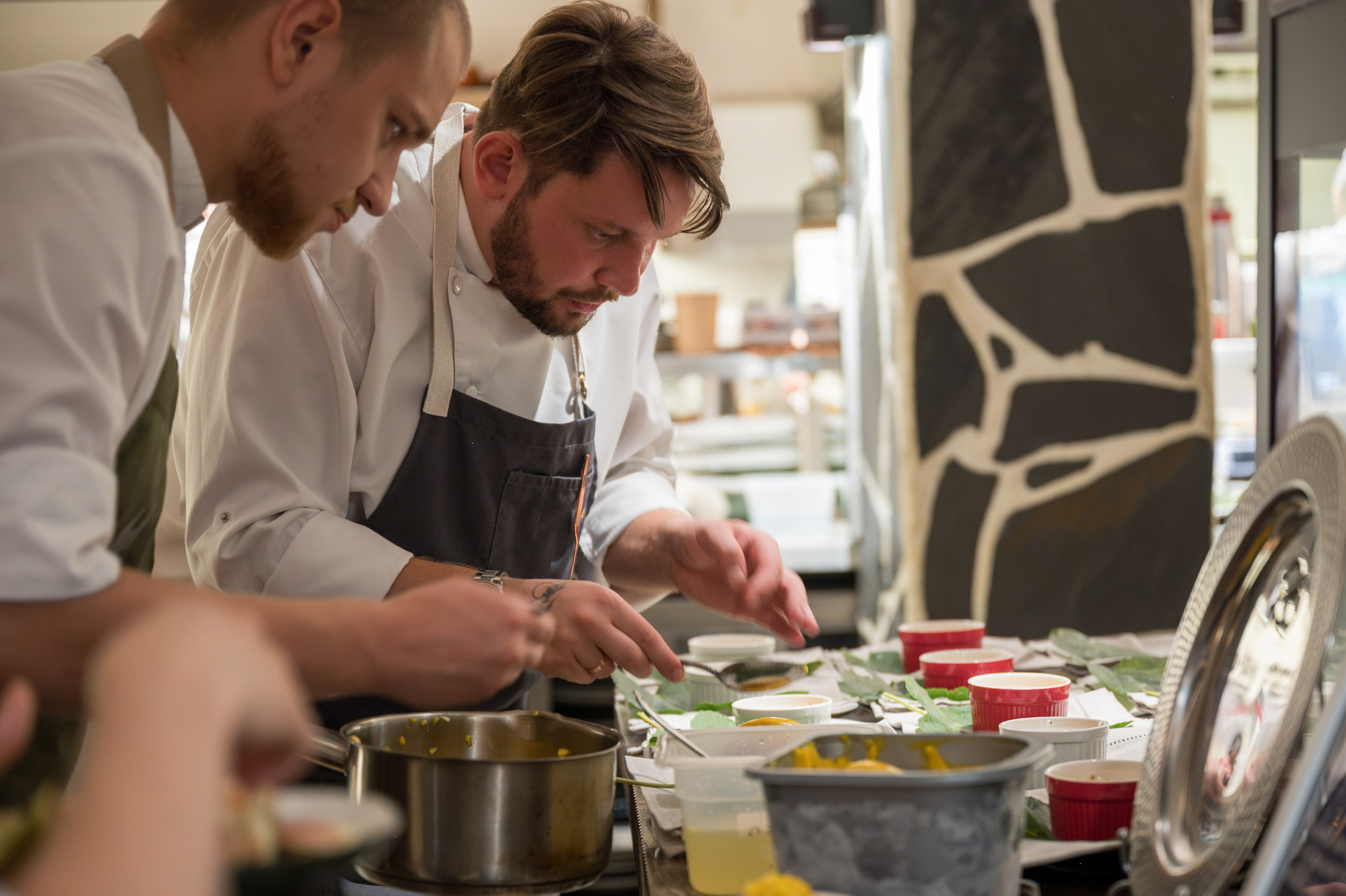 Гастрономический ужин в ресторане Co-Co Chalet. Репортажный фотограф в Красной Поляне и Сочи Павлюченко Екатерина