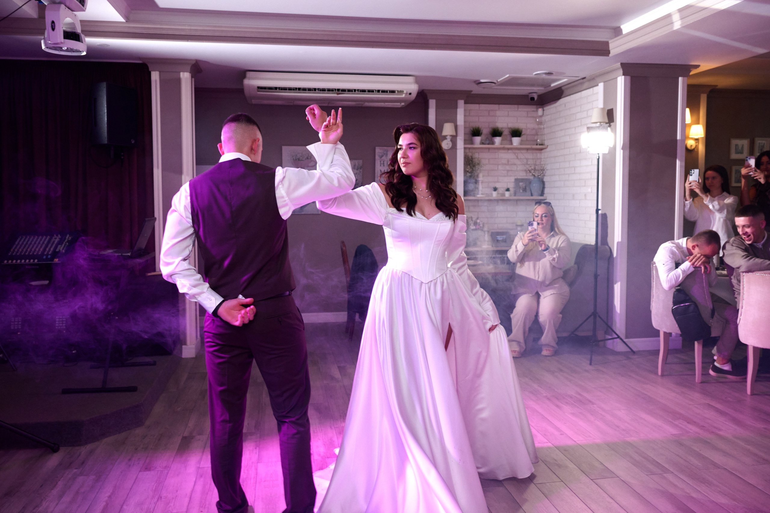 Свадьба Дениса и Валерии в Старом Осколе. Профессиональный фотограф Старый Оскол, Губкин — свадьба, венчание, крещение, юбилей и день рождения