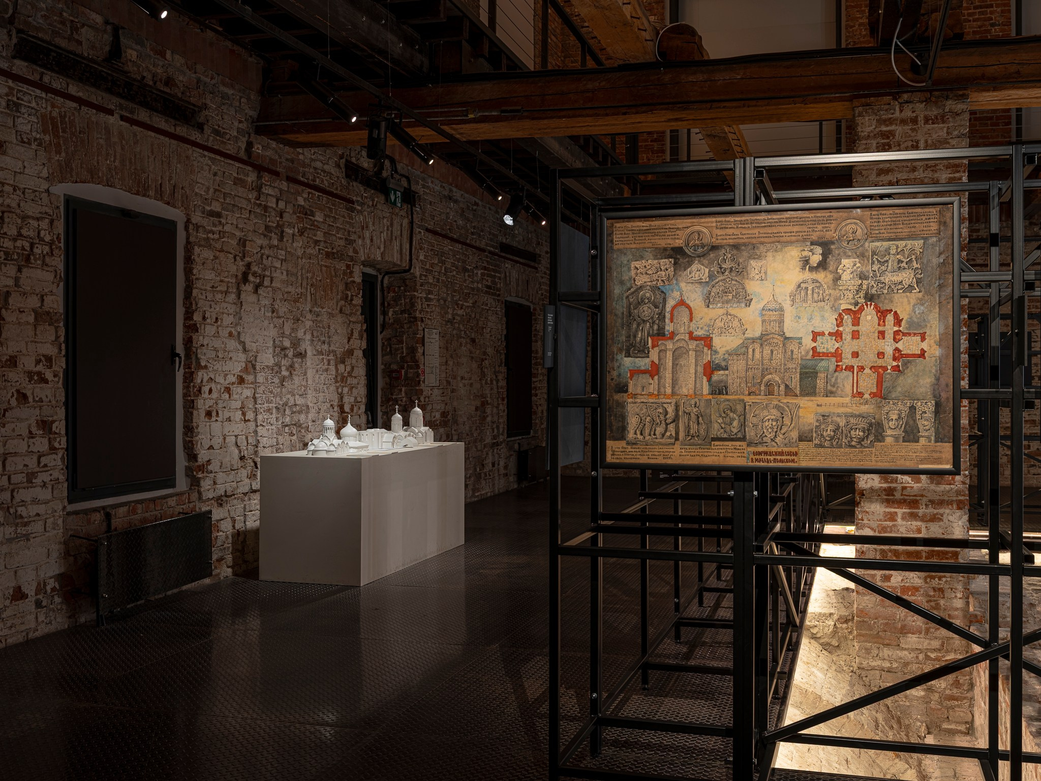 Выставочный проект «Белый Храм. История Георгиевского собора „и созда ю чюдну, резным каменем“». Фотограф Василий Буланов