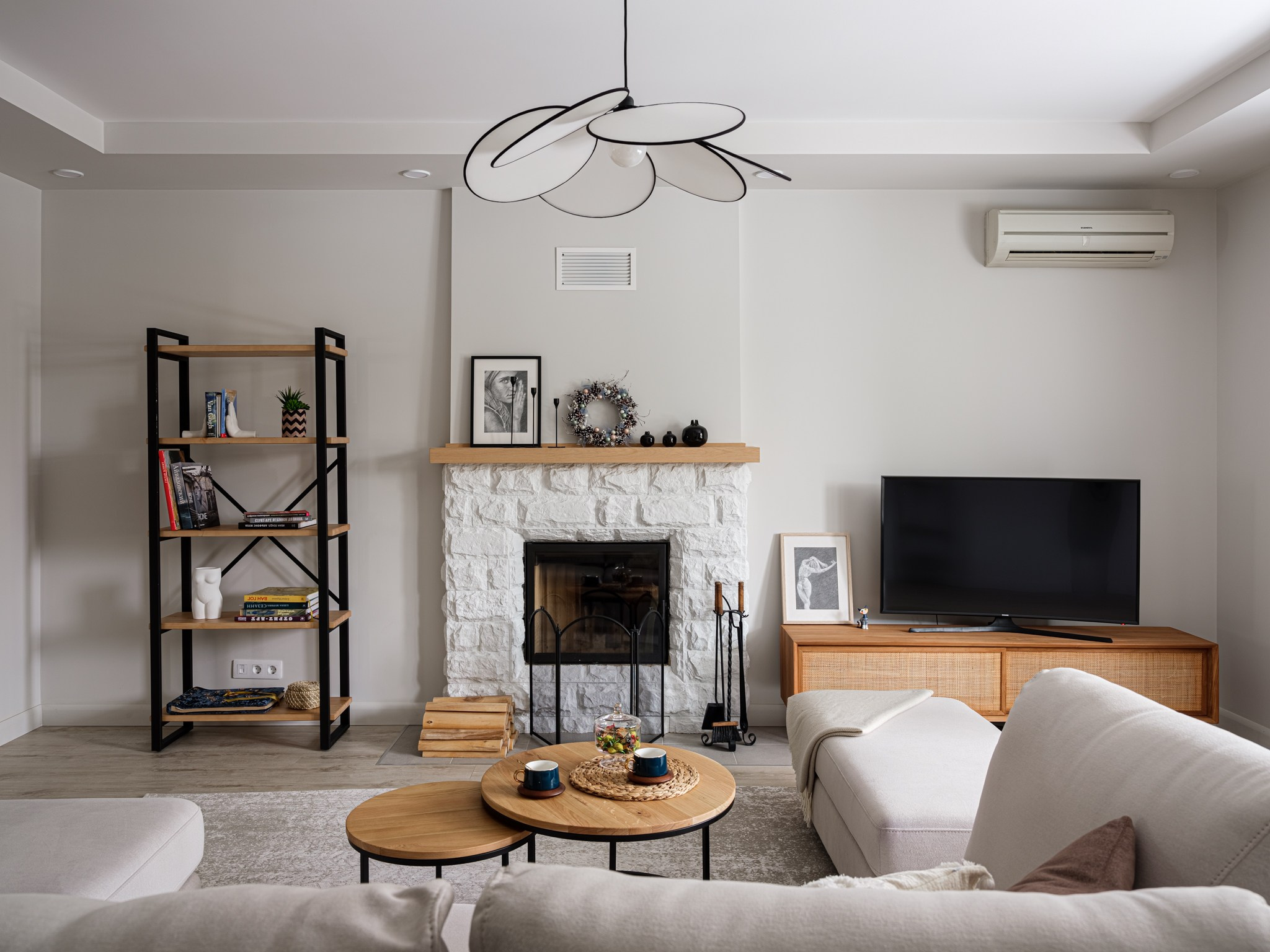 Небольшой дом: Анастасия Филиппова, Олеся Миколаец, студия FAM Design. Фотограф Василий Буланов