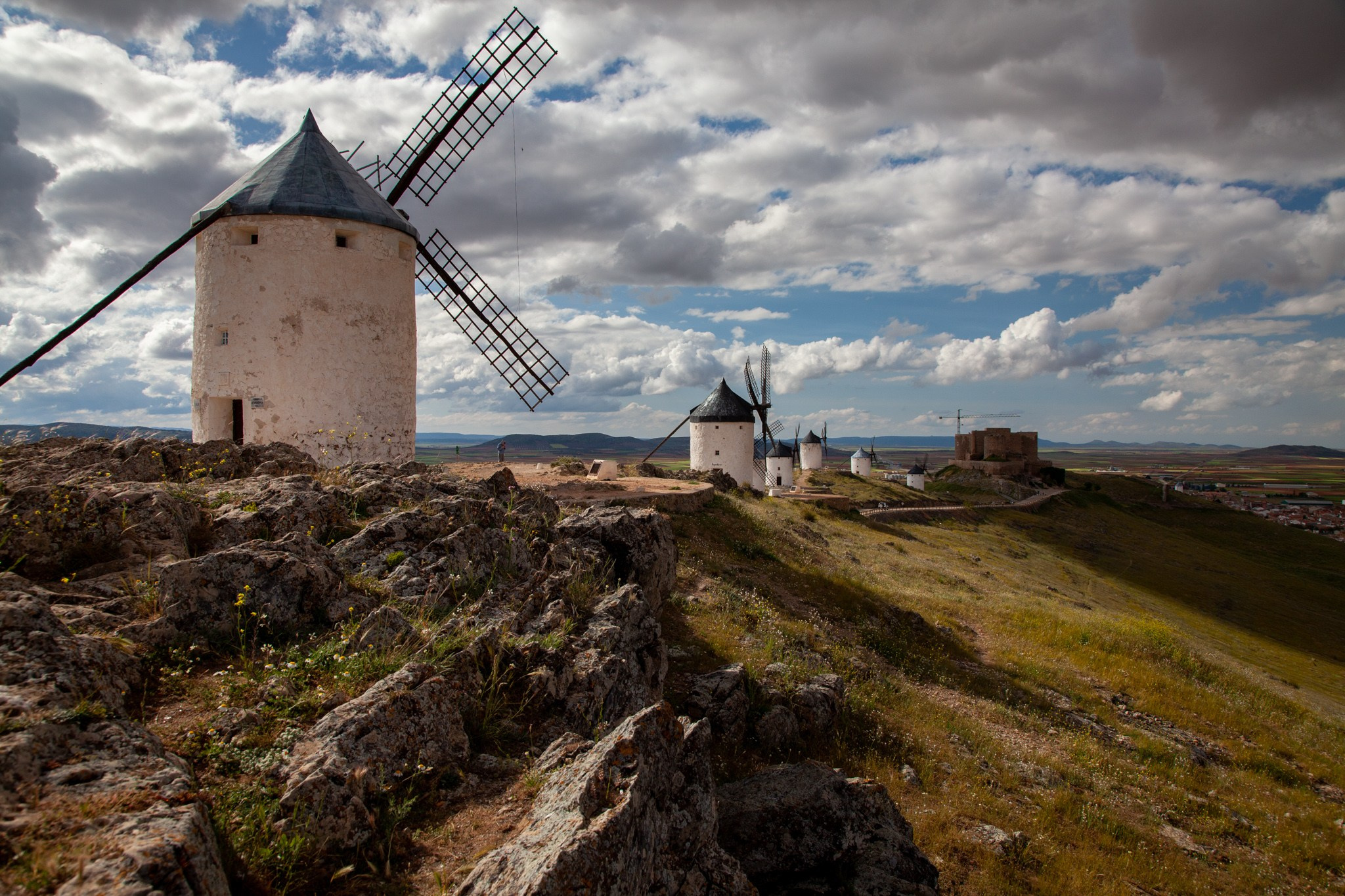 Consuegra España Molinos de viento de Don Quijote en la provincia de Toledo, Испания 2010. Фотограф Василий Буланов