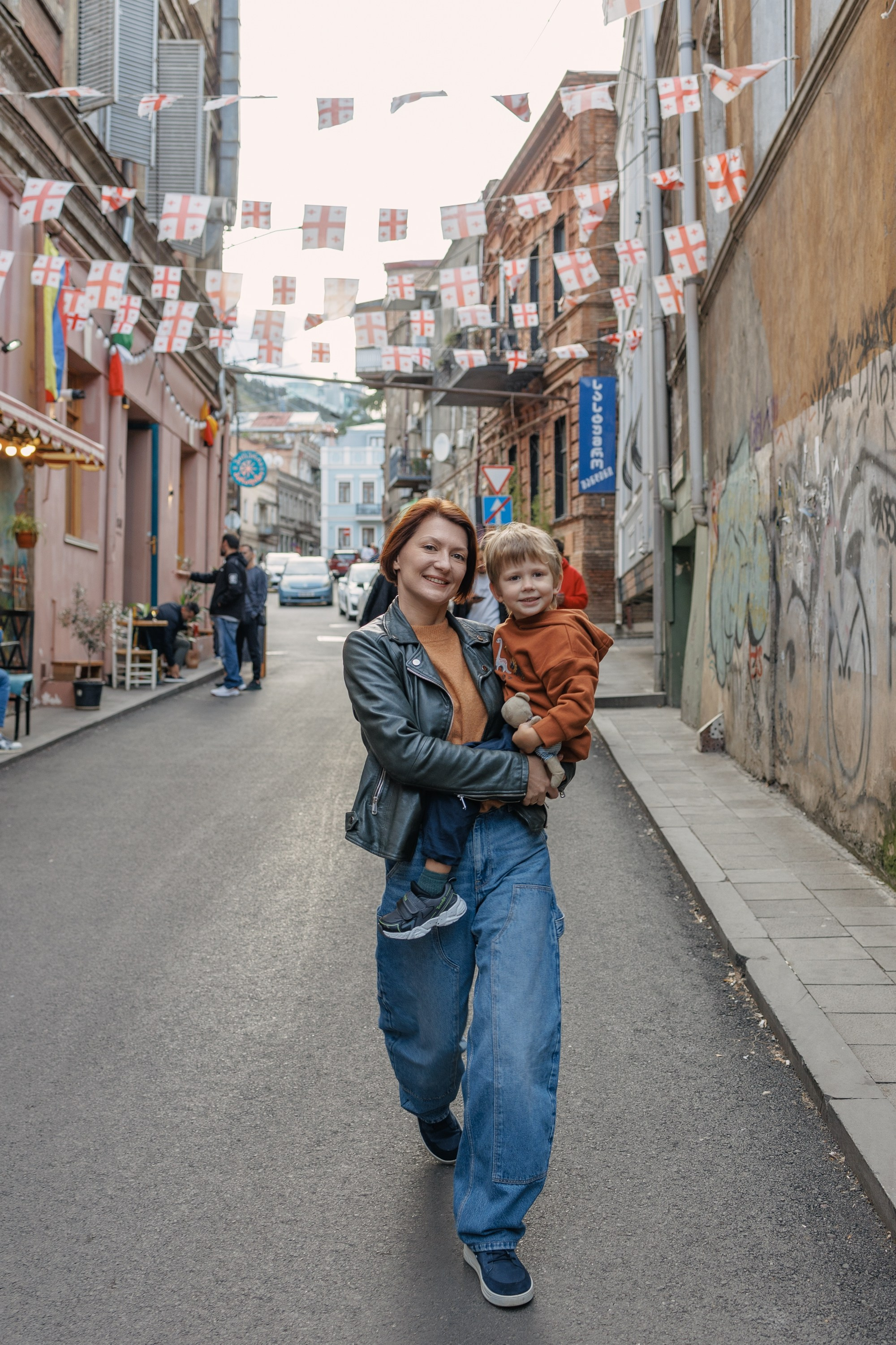 Family photoshoot in Tbilisi, Georgia. Fedor Lemeshko — Destination Wedding and Family Lifestyle photographer