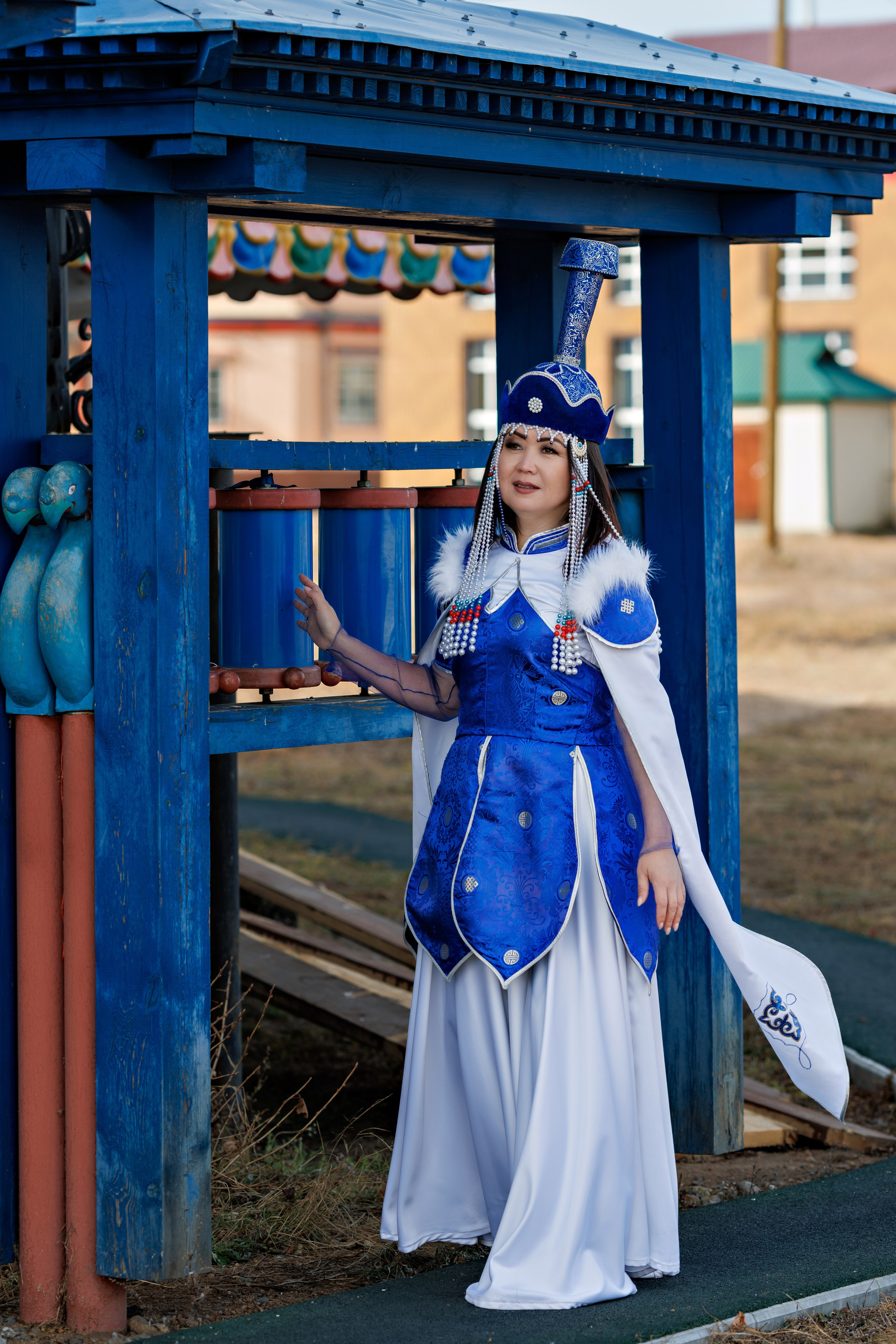 В национальных костюмах. Организую и проведу любые фотосессии в солнечной Бурятии, в Улан-Удэ!