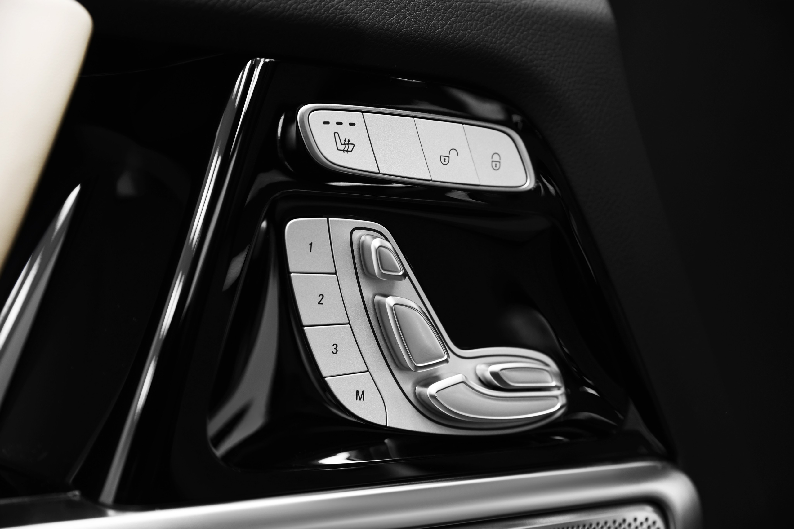 2019 MERCEDES BENZ G450d AMG. Mixturecaptures