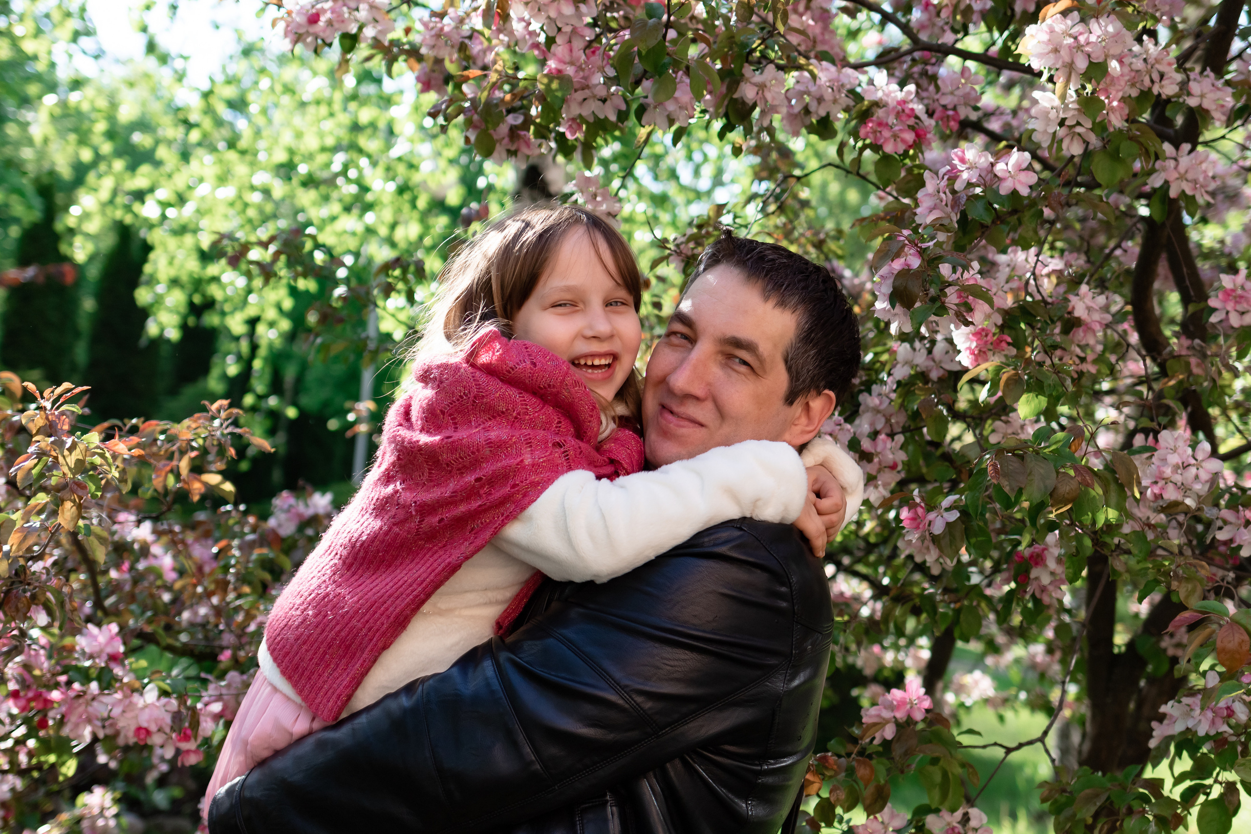 Весна портреты в цветении. Семейный фотограф в Минске Приболовец Светлана