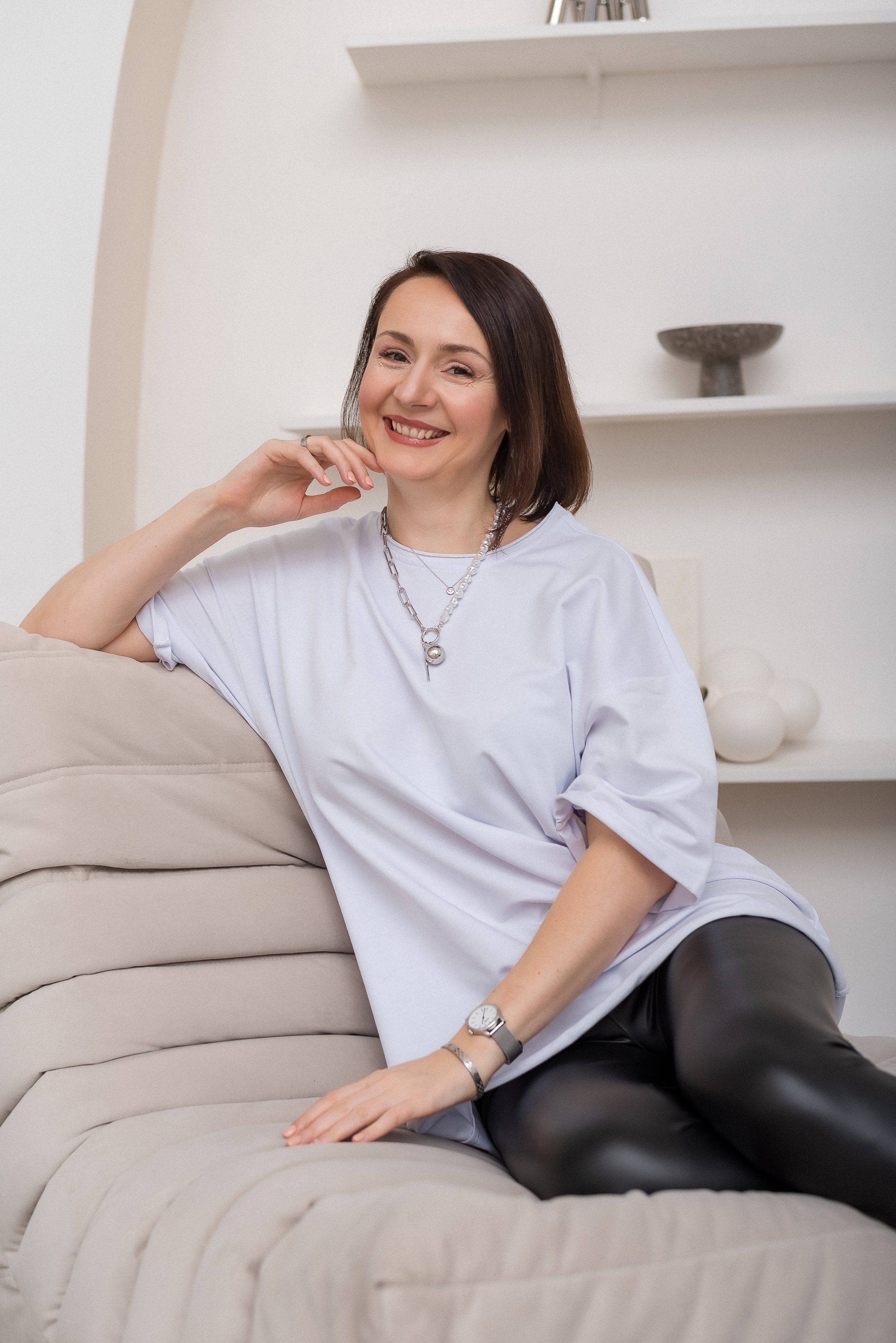 Портрет в минималистичной студии. КОНТЕНТ |БРЕНД фотограф Санкт-Петербург — Жанна Олтаржевская