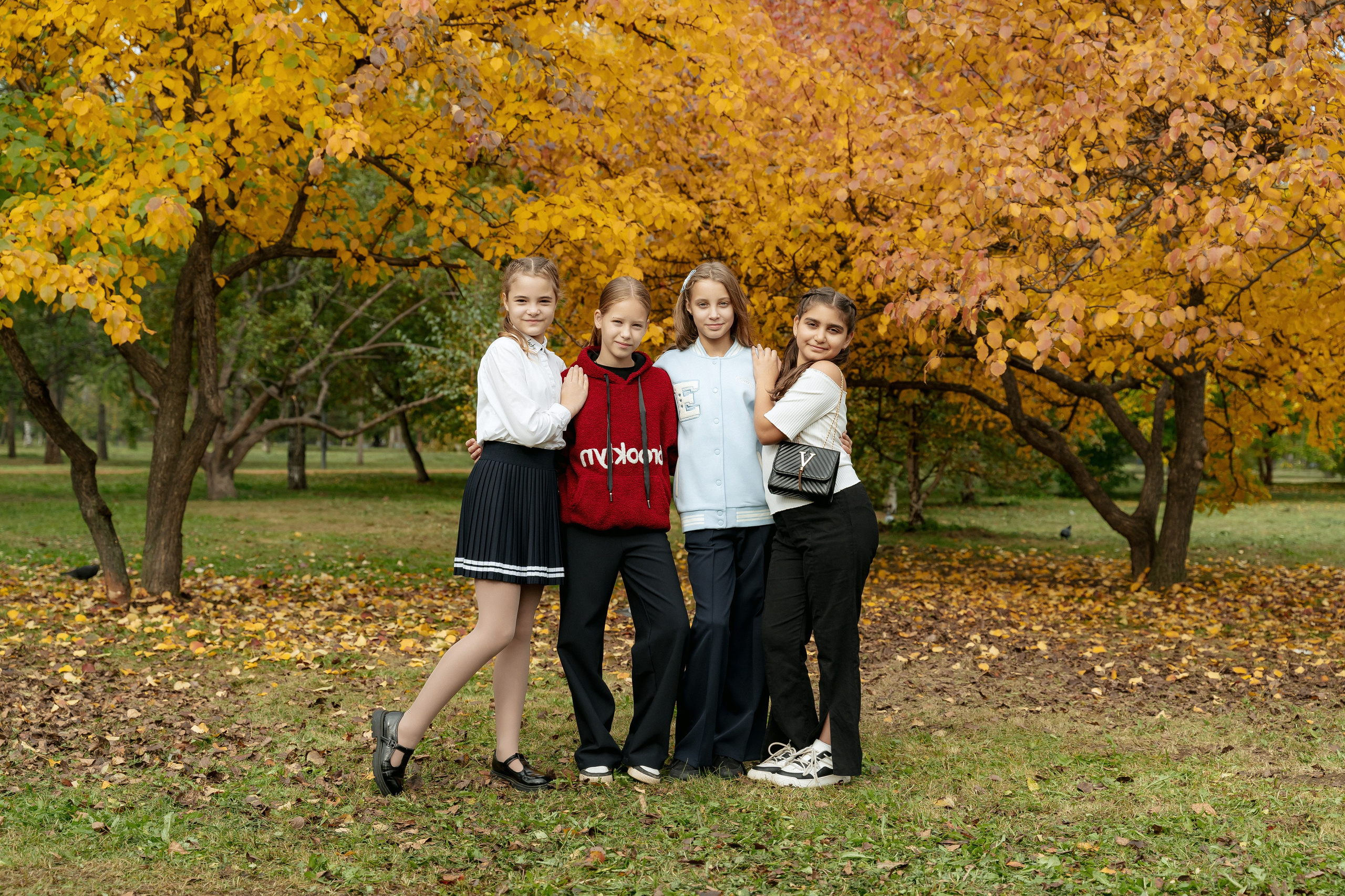Фотосессия осенью в парке. 4 класс. Фотограф Ким Наталья в Красноярске