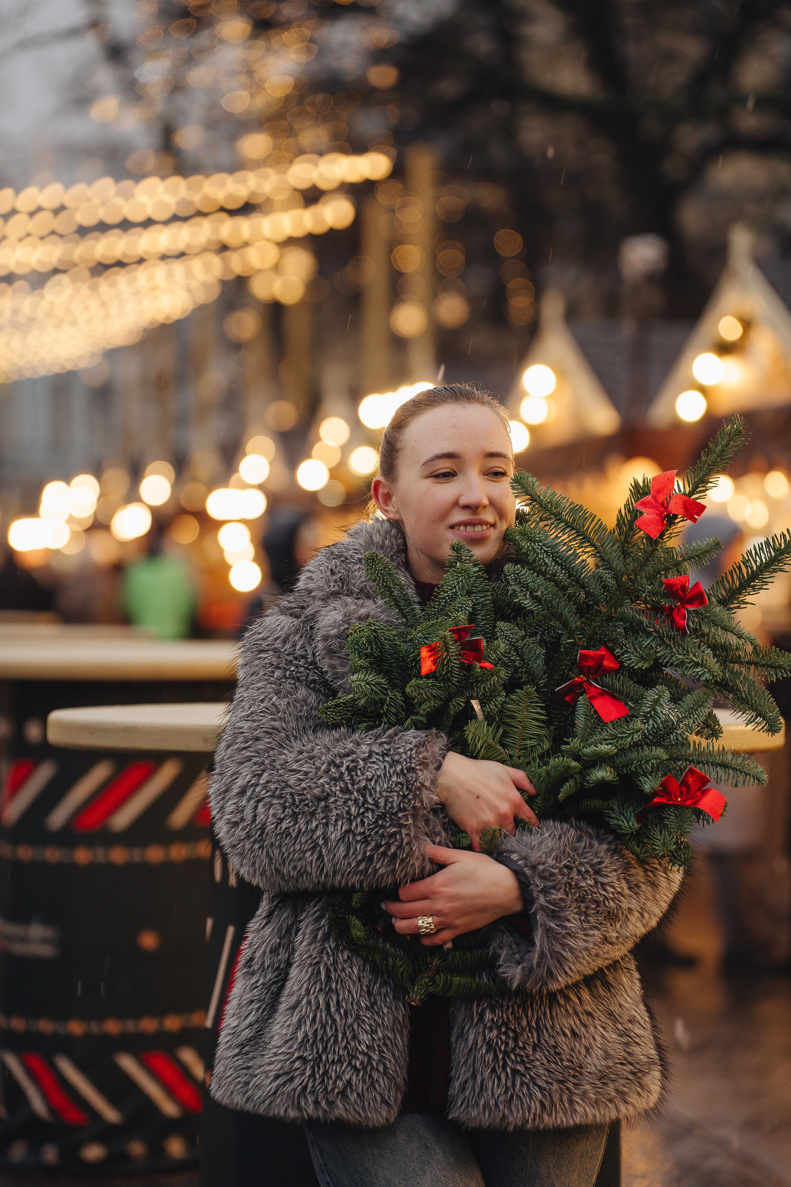 ПРОГУЛКА НА МАНЕЖНОЙ ПЛОЩАДИ ДЛЯ ДЕВУШКИ ПЕРЕД НОВЫМ ГОДОМ (НОВОГОДНЯЯ ФОТОСЕССИИЯ НА МАНЕЖНОЙ ПЛОЩАДИ). Профессиональный фотограф, Санкт-Петербург — Виктория Богомолова