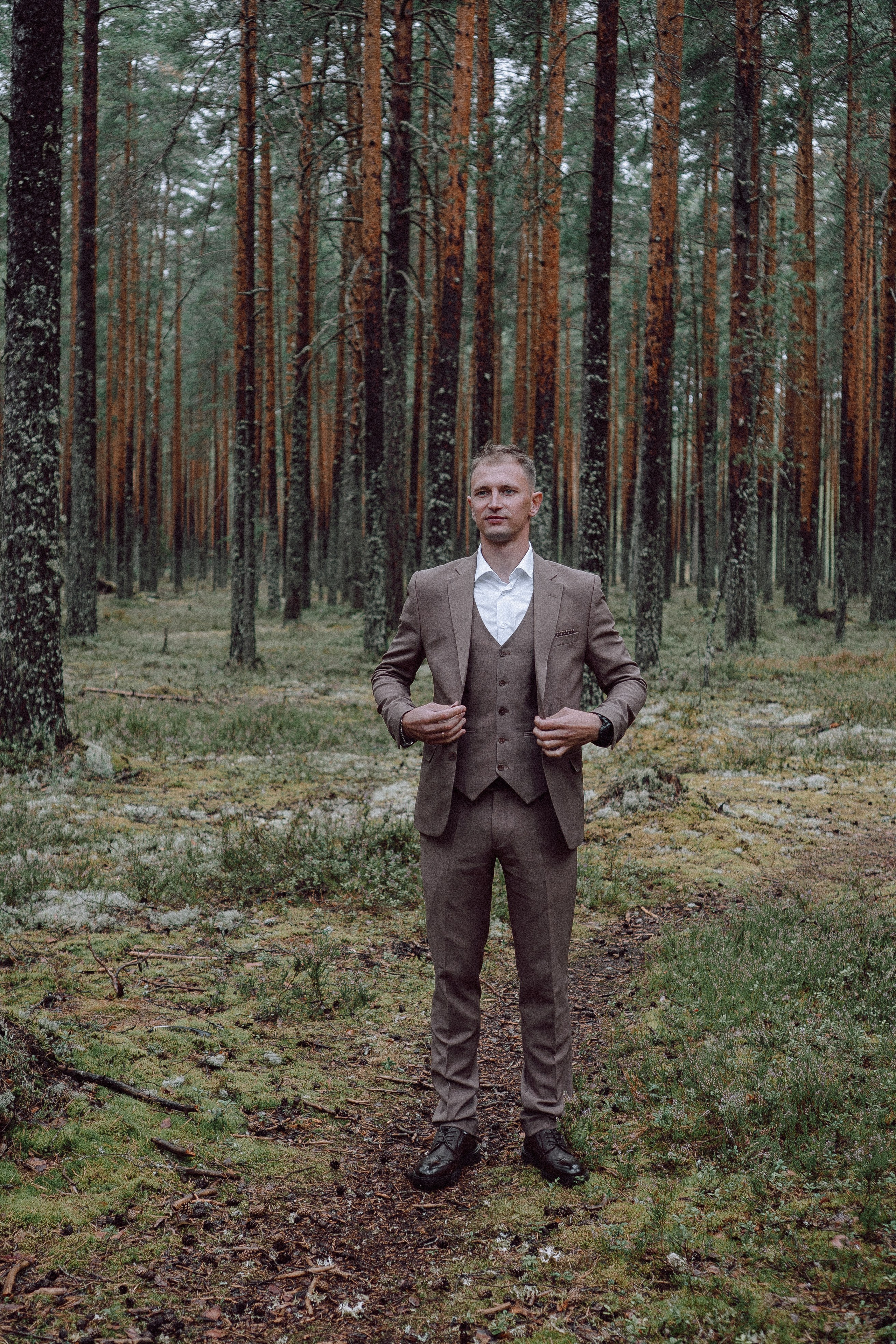 СВАДЕБНАЯ ФОТОСЕССИИЯ ПАРЫ В ГОРОДЕ ПРИОЗЕРСК В СОСНОВОМ ЛЕСУ И С ПИКАПОМ. Профессиональный фотограф, Санкт-Петербург — Виктория Богомолова