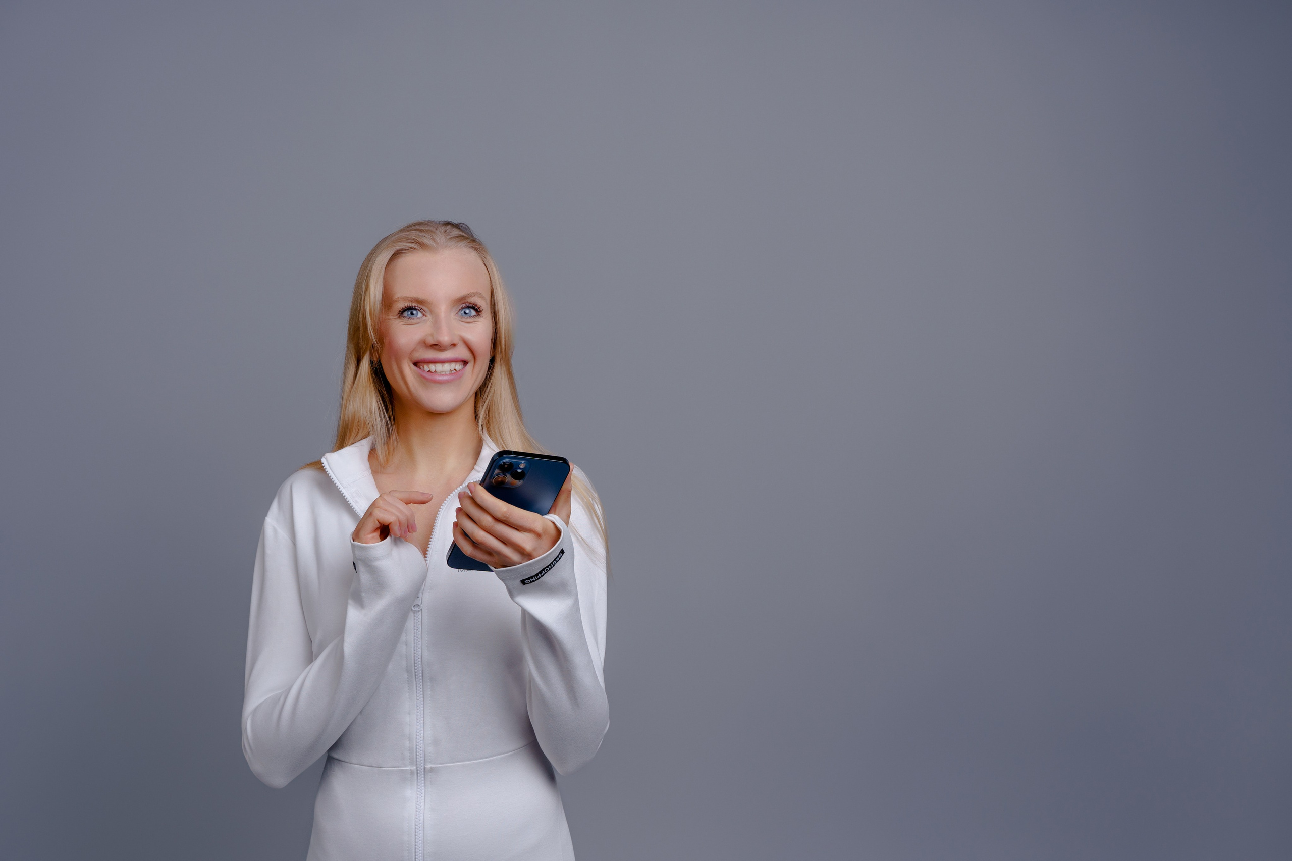 Фотосессия для компании на серой циклораме. Репортажный фотограф Москва Сергей Дружинин