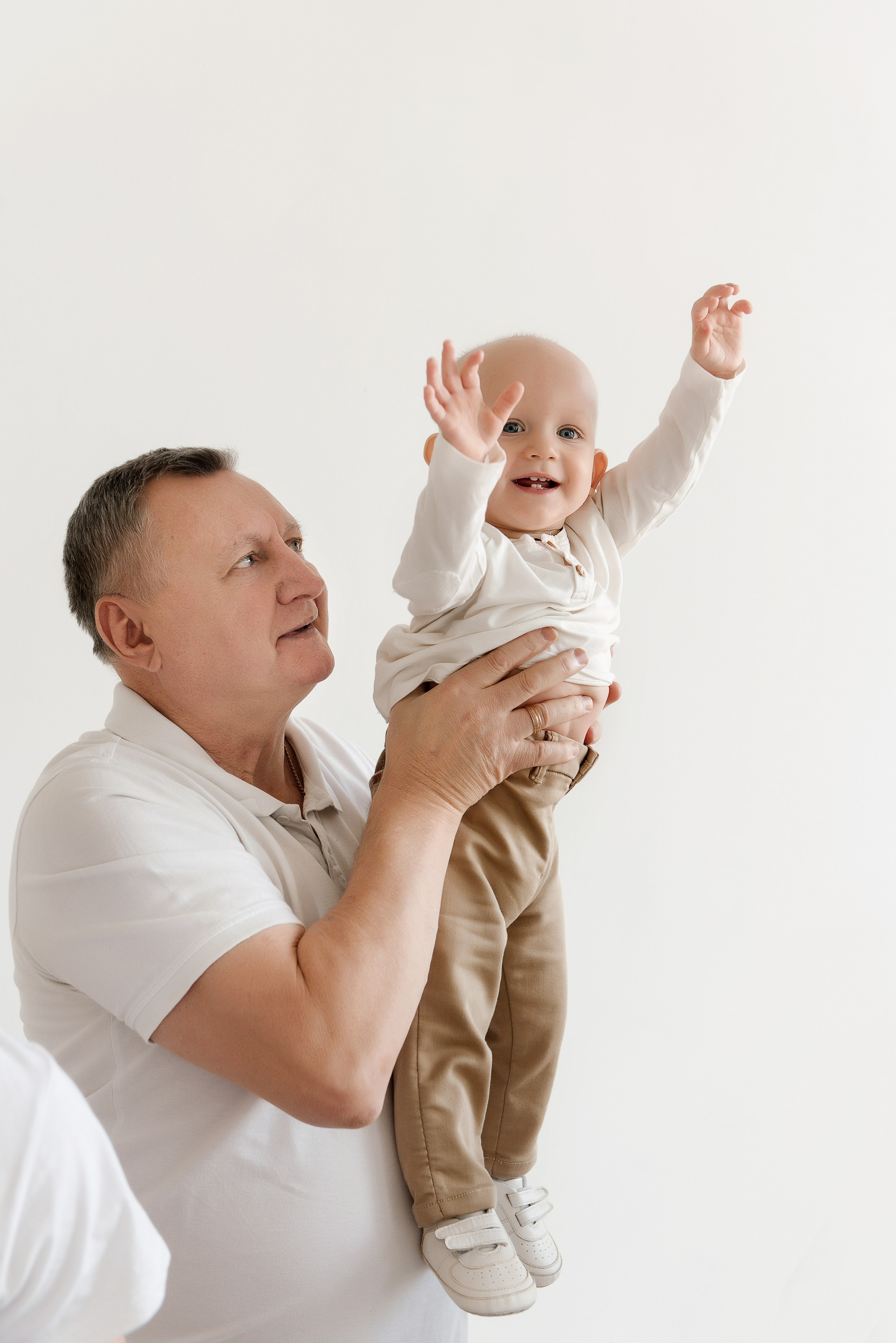 Семейная съёмка большой семьи в Москве. Детский фотограф в Долгопрудном и Москве