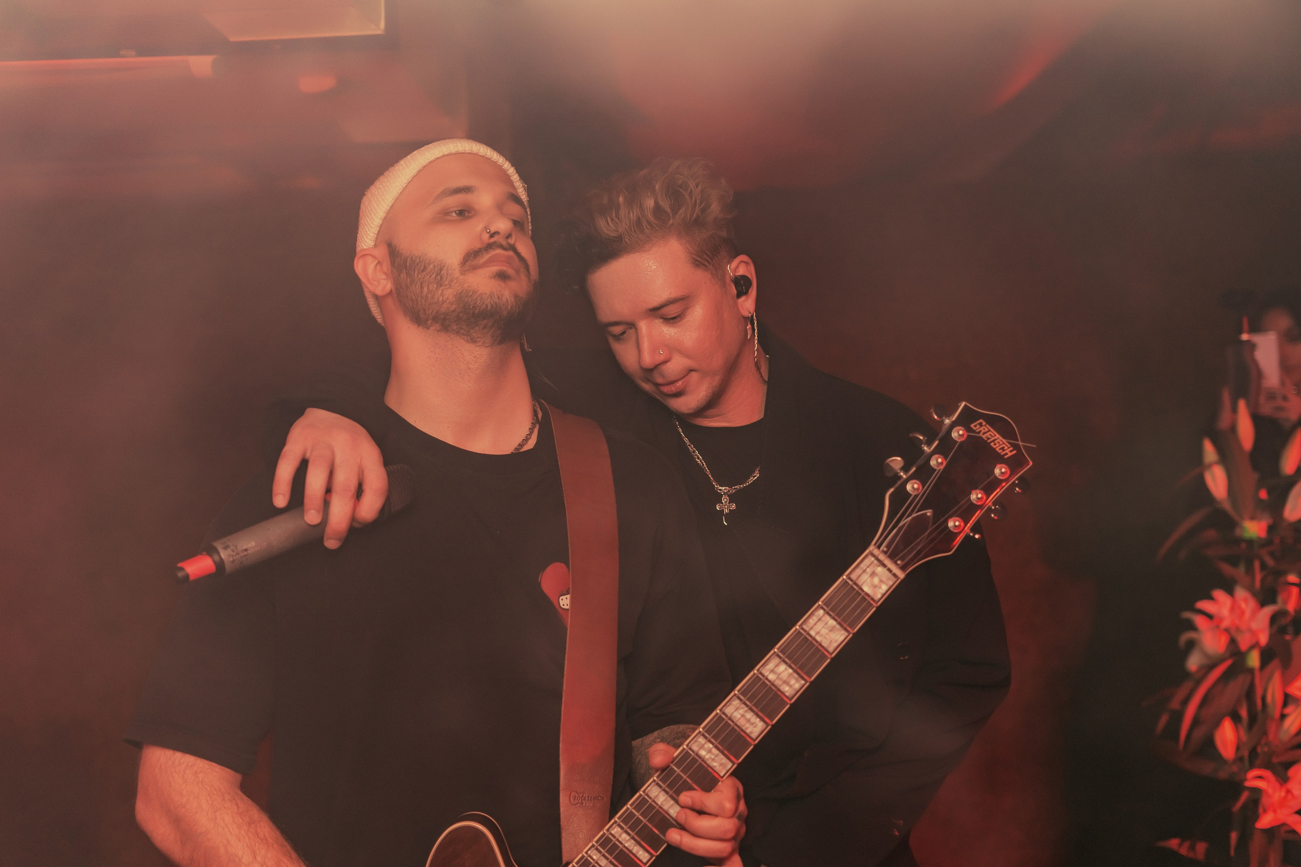 Playingtheangel. Уфа. Маленький зал, красный свет, мощный звук. Фотограф Гильмутдинов Руслан