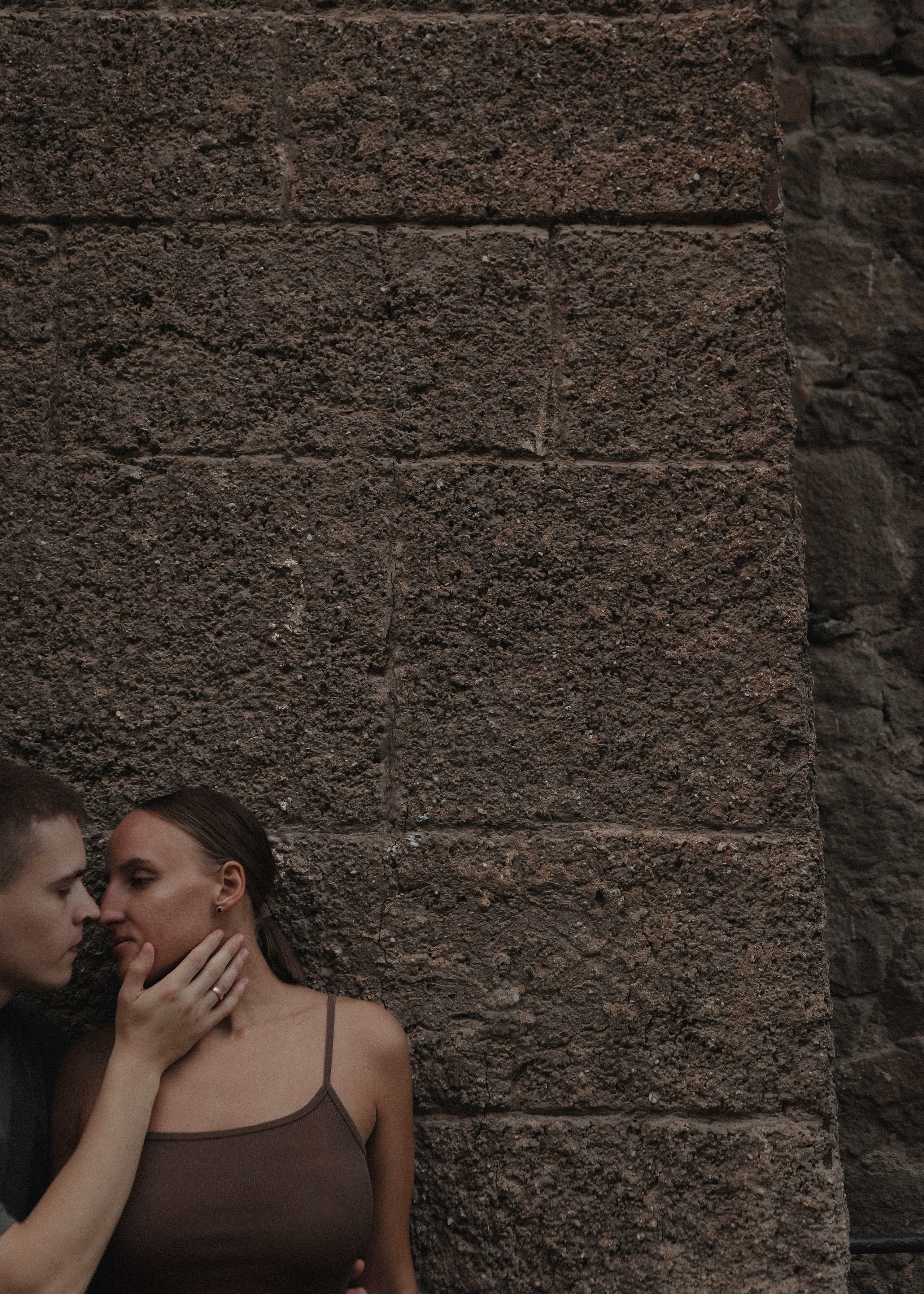 Поцелуй у стены