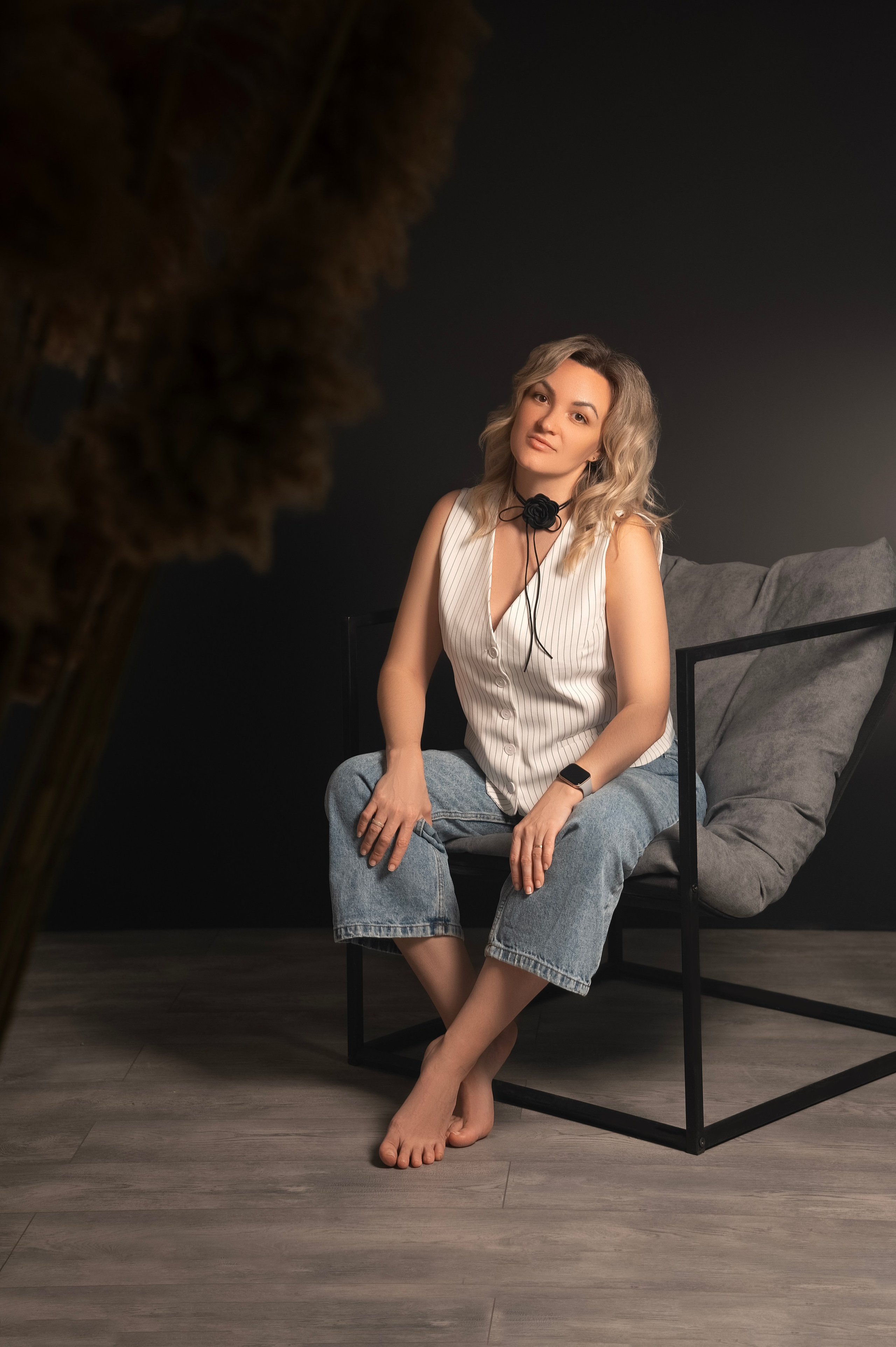 Женский портрет от Елизаветы Жуйковой: студийная фотосессия в Волгодонске. Чёткая композиция, эстетика кадра.