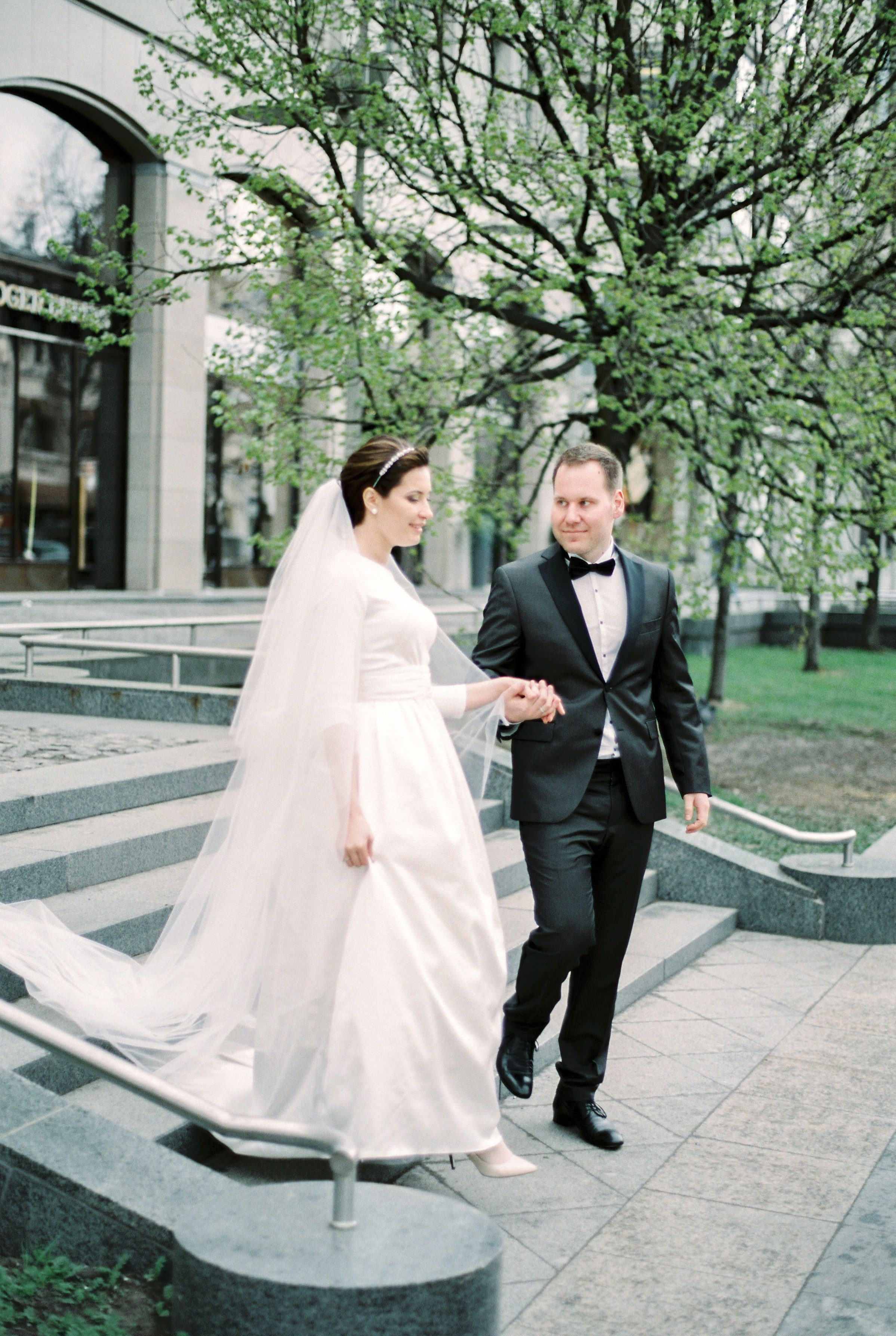 свадебная прогулка в москве на плёнку