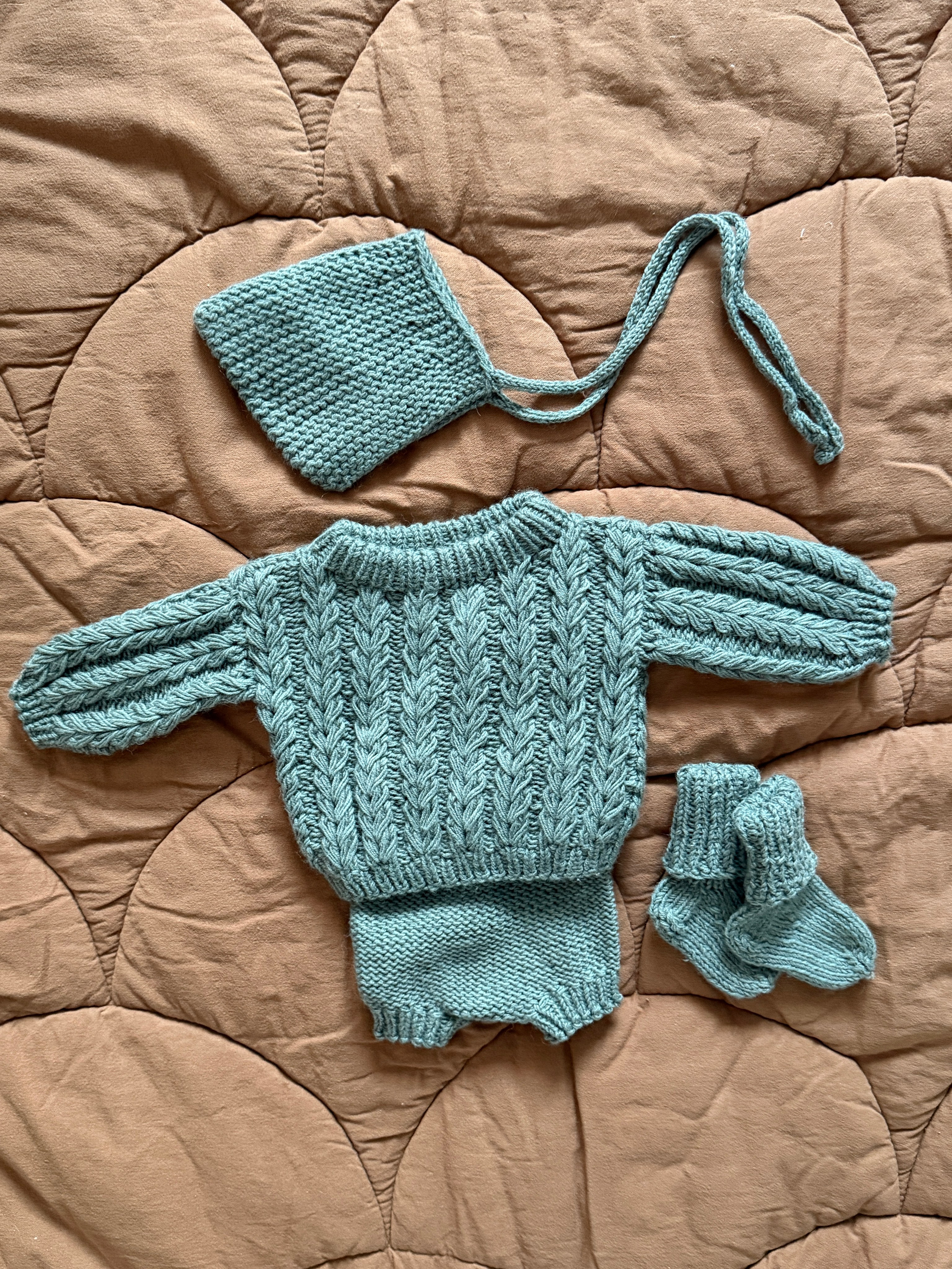 Костюмы для фотосессий Newborn. Фотограф новорождённых Newborn Москва