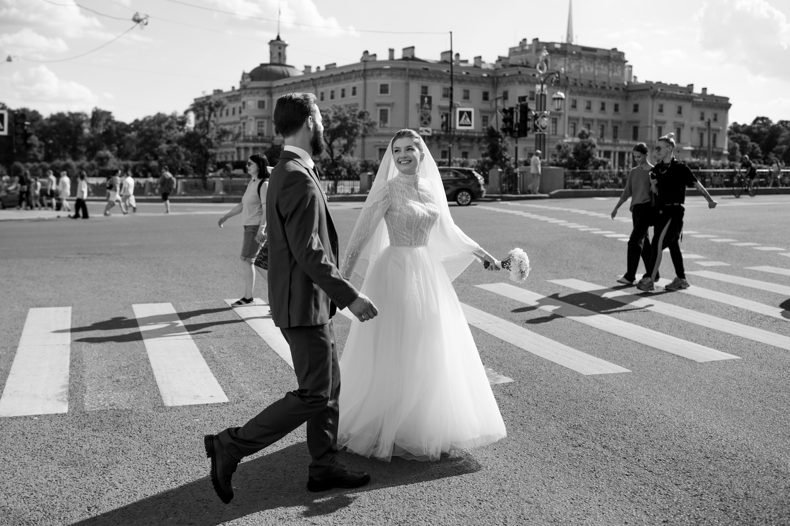 Свадебная фотопрогулка в Петербурге. Свадебный фотограф Кирилл Белый